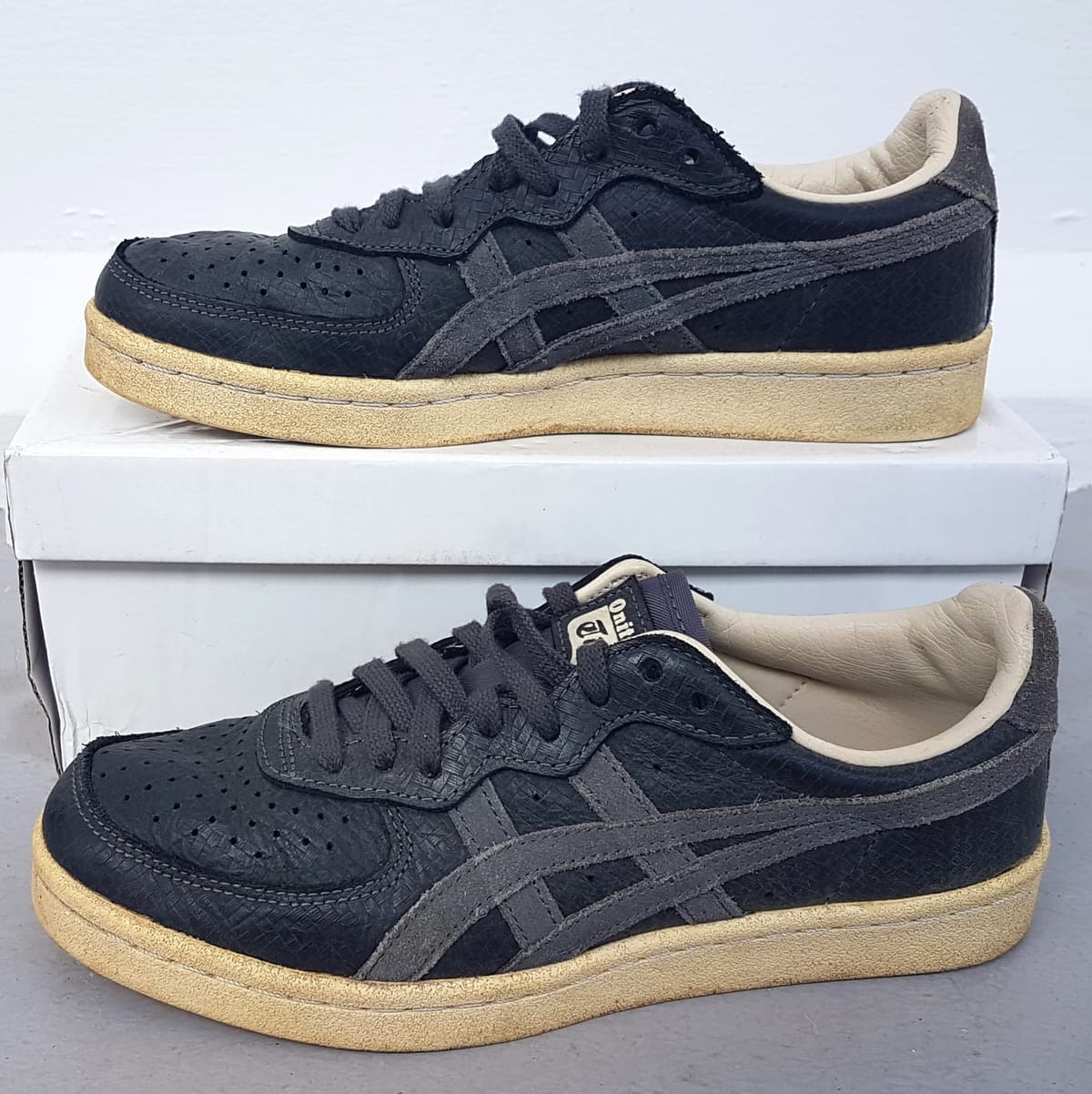 Onitsuka Tiger  Original Onitsuka Tiger GSM Designer Sneakers, US 5, EU 37.5, CM 23.5, Cosmopolitan, JAPAN, Black Leather Shoes, Gray Stripes, Sleek Tennis Model, Streetwise, Sophistication, Inspirational, RETAIL $230, Roadster, Urban Style, Pop Culture, Luxury Lifestyle - Photo 8