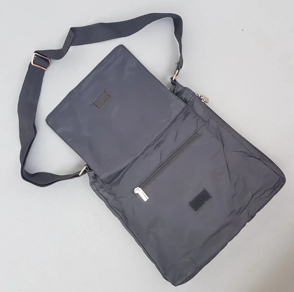 Poccilini, ITALY Exquisite POCCILINI Tote Bag, ITALY, Cool Cross-Body, Minimalist, Simple Black Handbag, Elegant Messenger, Luxury Living, Shoulder Sling, Cosmopolitan, Duffel, Urban Style, Haute Couture, Designer Hand Carry, Sophistication, Streetwise, Everyday Bag, - Photo 3