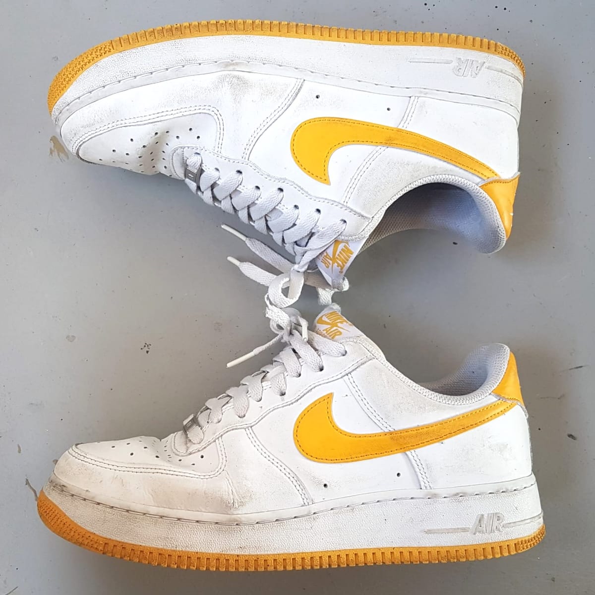 Nike Retro 2007 NIKE Air Force 1 Sneakers, Universal Gold Model, Cosmopolitan, Cool White Leather Shoes, US 9.5, UK 8.5, EU 43, CM 27.5, Sleek AF1 Design, Sophistication, Timeless Appeal, Geek, Pop Culture, Hip Hop, Rock Star, Urban Style, Cult Street Fashion - Photo 9