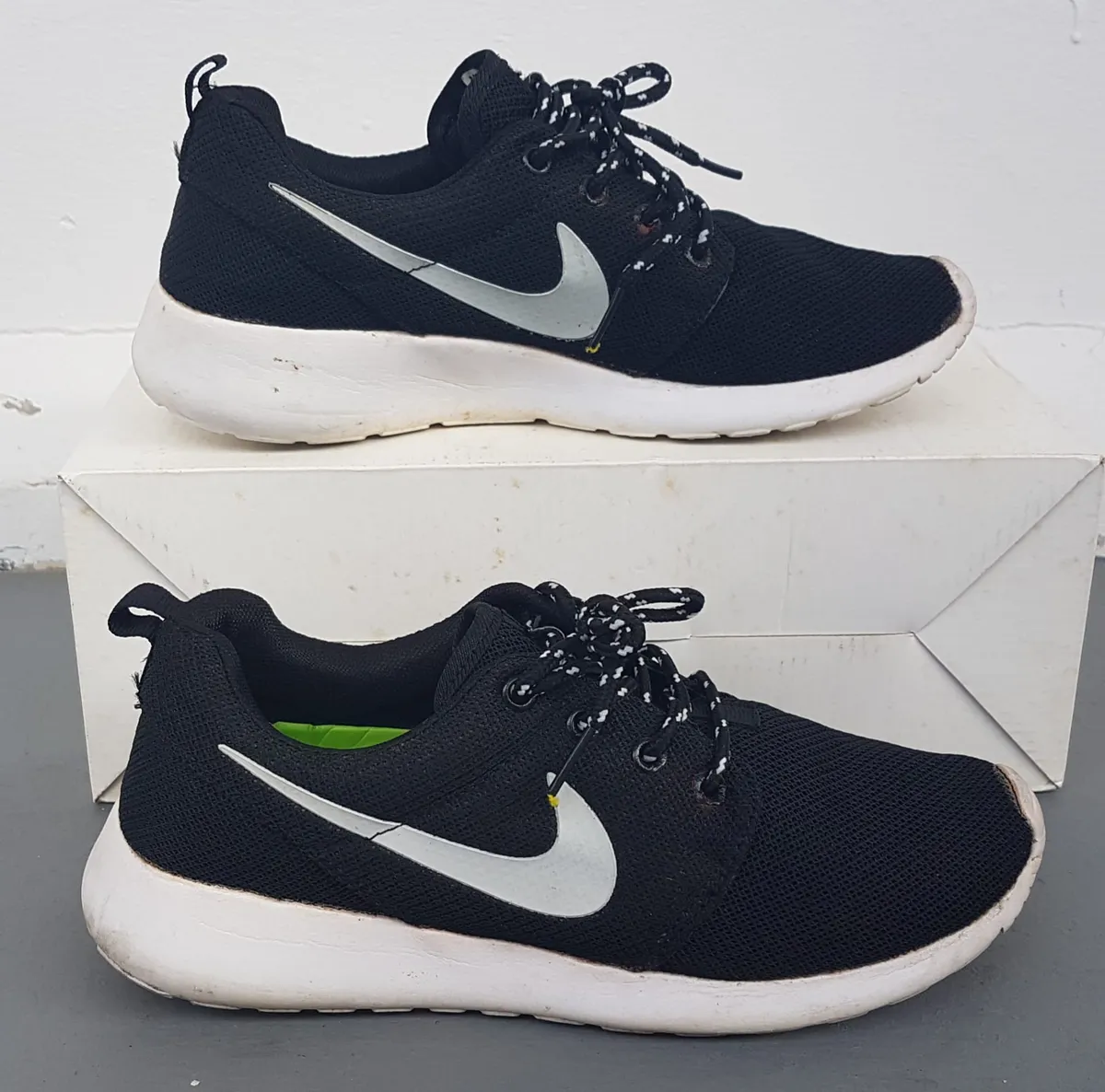 Nike Original NIKE Running Shoes, Roshe One Model, US 7, UK 6, EUR 39, CM 25, Cool Black & White Sneakers, Cosmopolitan, Sleek Patterned Laces, Timeless Appeal, Sophistication, Streetwise, Pop Culture, Hip Hop, Rock Star, Cult Street Fashion, Roadster - Photo 7