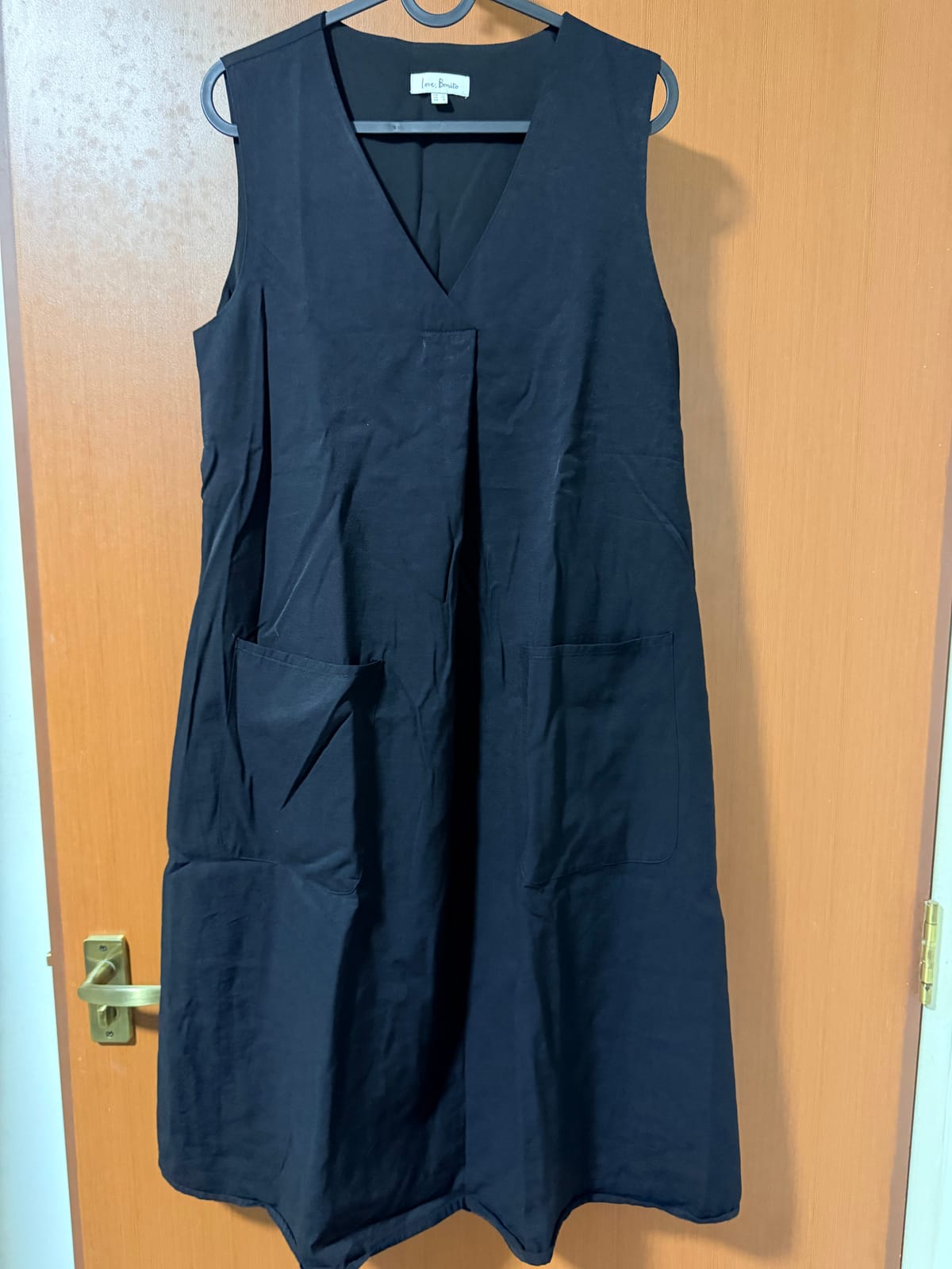 Minimalist Black Sleeveless Dress with Pockets