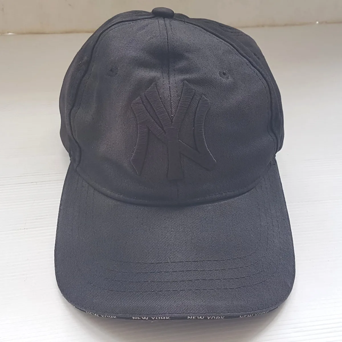 New York Yankess Retro MLB Baseball Cap, New York Yankees Collection, Cosmopolitan, Cool NY Black Model, New York Details on Brim, Old MLB Label, Adjustable backstrap, Jockey Cap, Roadster, Sophistication, F1 Racing, Car Rally, Cult Street Fashion, Summer Holidays - Photo 4