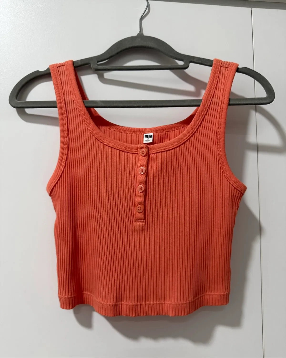 Uniqlo Uniqlo Chic Ribbed Black Crop Tank - Photo 3