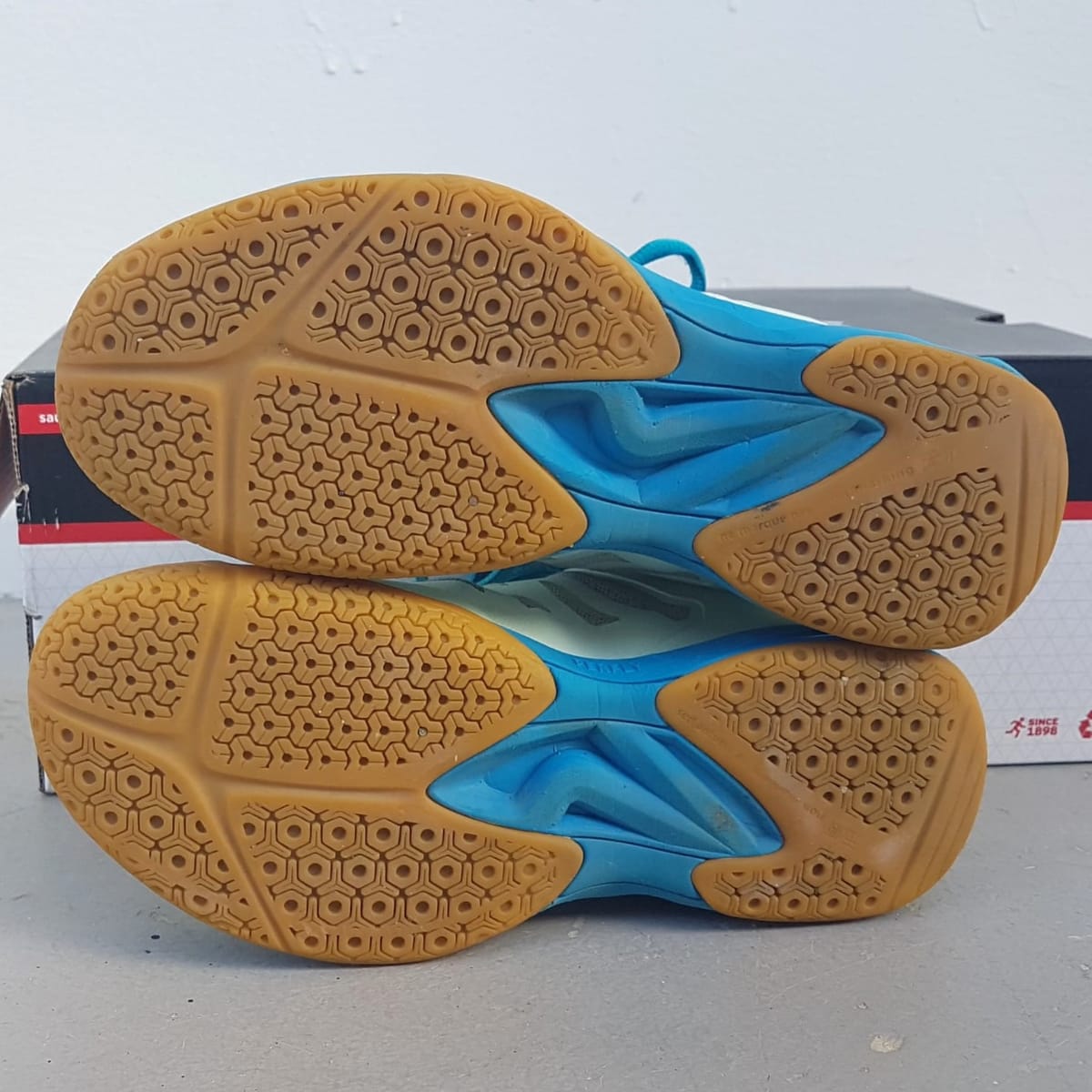 Decathlon Decathlon PERFLY BS 500 Badminton Shoes, Cool Jade, White & Sky Blue Model, US 4, UK 3, EUR 36, CM 22.5, Cosmopolitan, Roadster, Good Balance of Cushioning & Breathability, Streetwise, Sophistication, Urban Style, Pop Culture, Cult Street Fashion - Photo 9