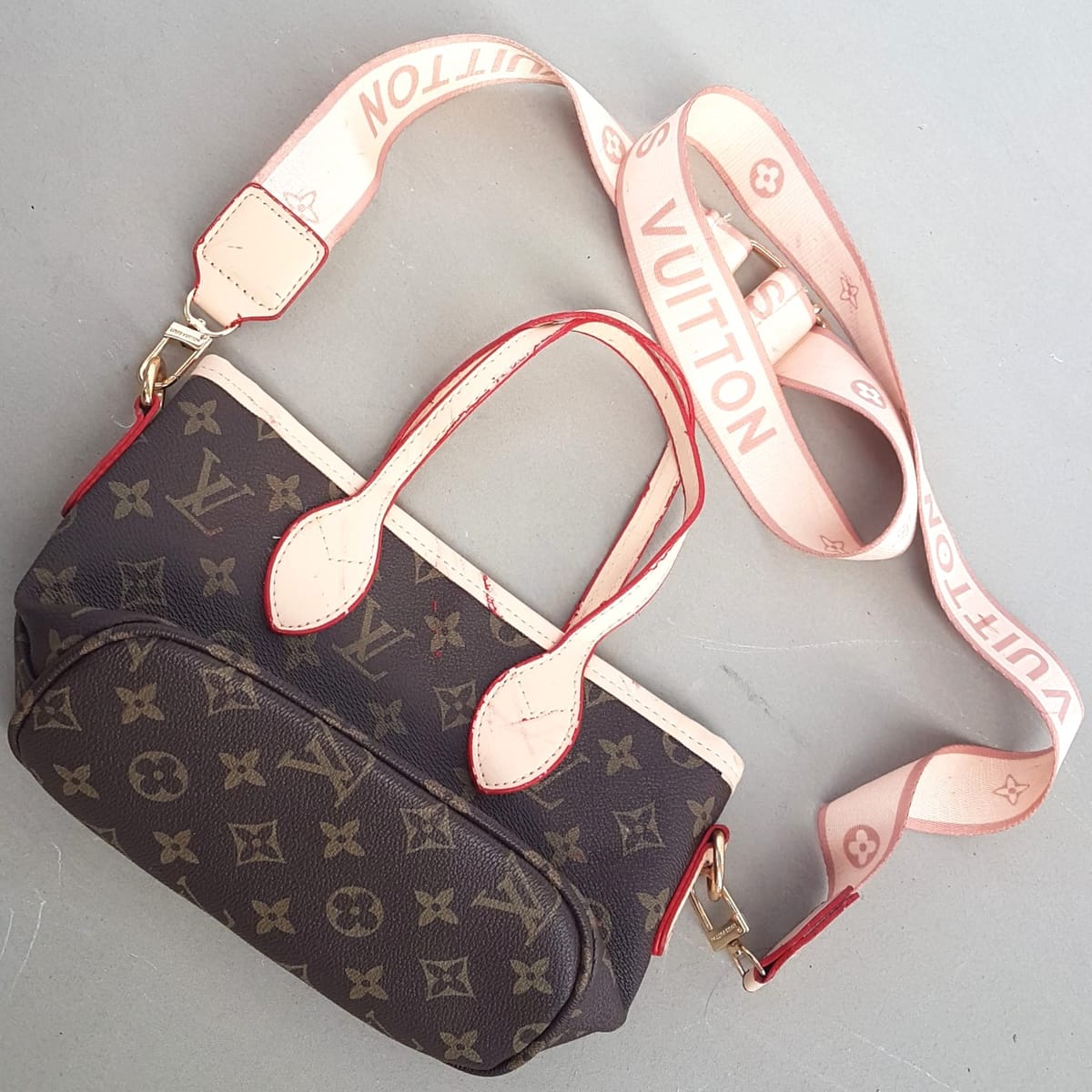 Louis Vuitton Exclusive Louis Vuitton Bag, LV Monogram Tote Bag, Cosmopolitan, LV Hand carry, Crossbody, Sling Bag, Made in FRANCE, Continental, Luxury Handbag, Duffel, Sleek Design, Inspirational, Sophistication, Streetwise, Pop Culture, Cult Street Fashion, Urban Style - Photo 2