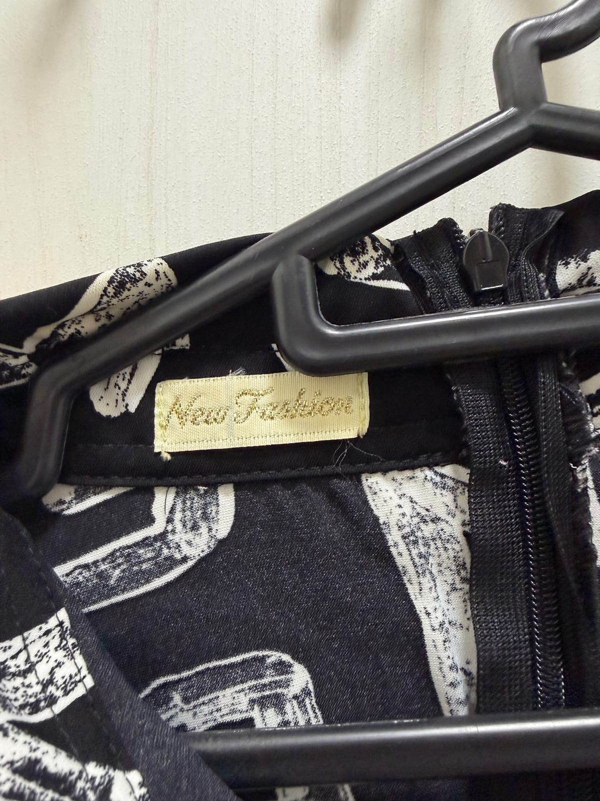 Quirky Black Typographic Midi Dress - Photo 3