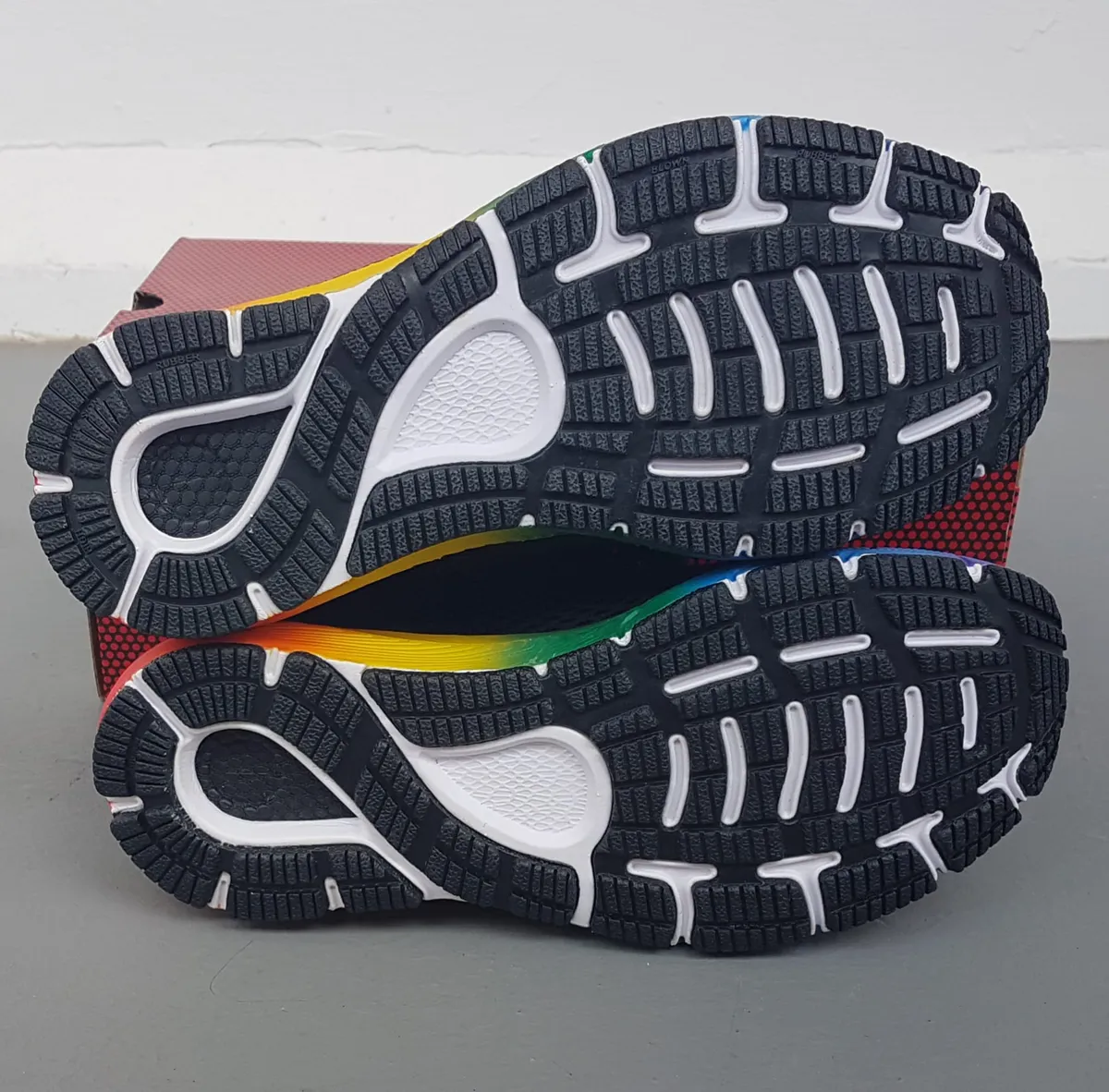 Under Armour Original UNDER ARMOUR Designer Sneakers, UA HOVR Sonic 4 Pride Shoes, US 6, UK 3.5, EUR 36.5, CM 23, Cosmopolitan, Black with Vibrant Rainbow Gradient Midsole, Pattern Inner Collar, Timeless Appeal, Urban Style, Pop Culture, Roadster, Cult Street Fashion - Photo 8