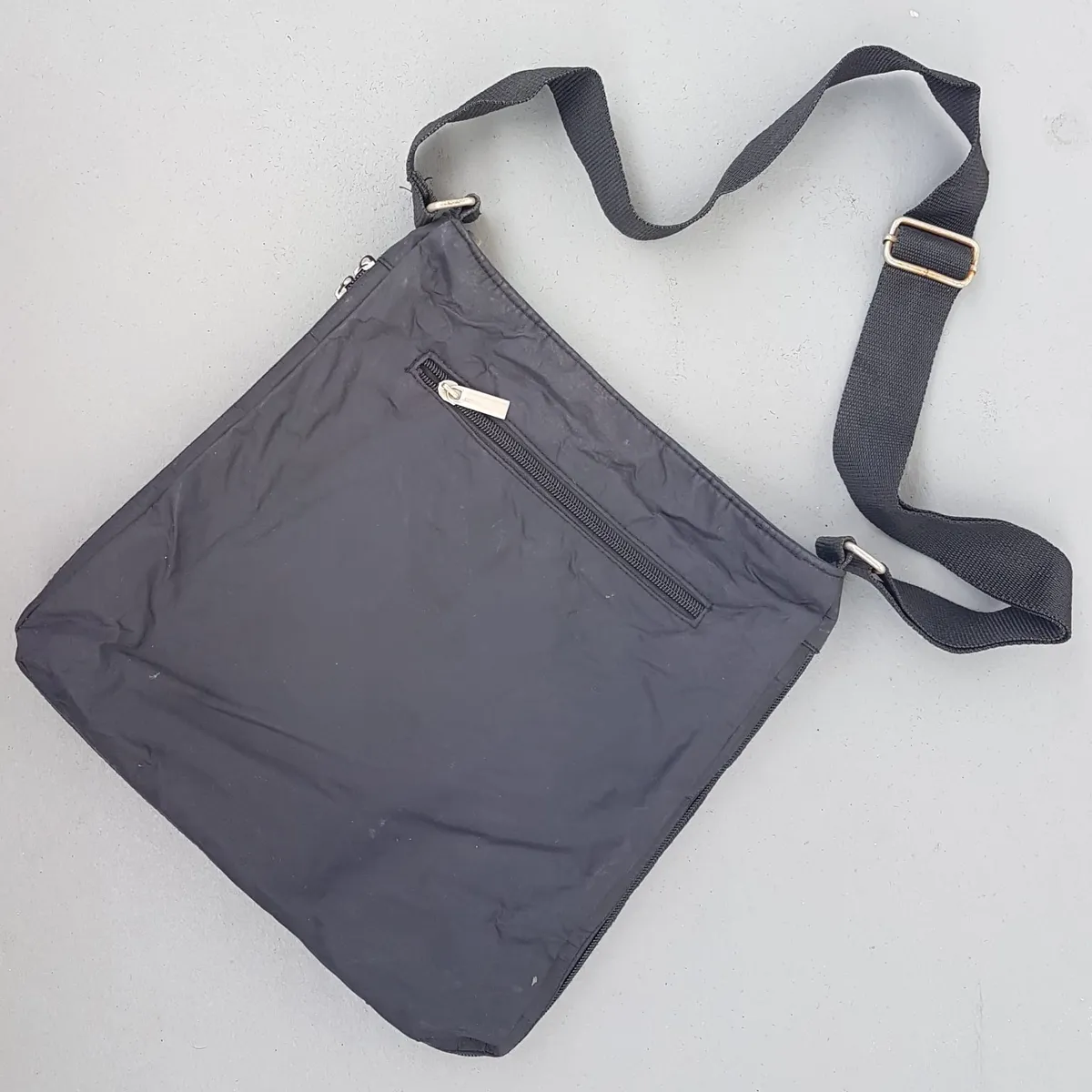 Poccilini, ITALY Exquisite POCCILINI Tote Bag, ITALY, Cool Cross-Body, Minimalist, Simple Black Handbag, Elegant Messenger, Luxury Living, Shoulder Sling, Cosmopolitan, Duffel, Urban Style, Haute Couture, Designer Hand Carry, Sophistication, Streetwise, Everyday Bag, - Photo 5