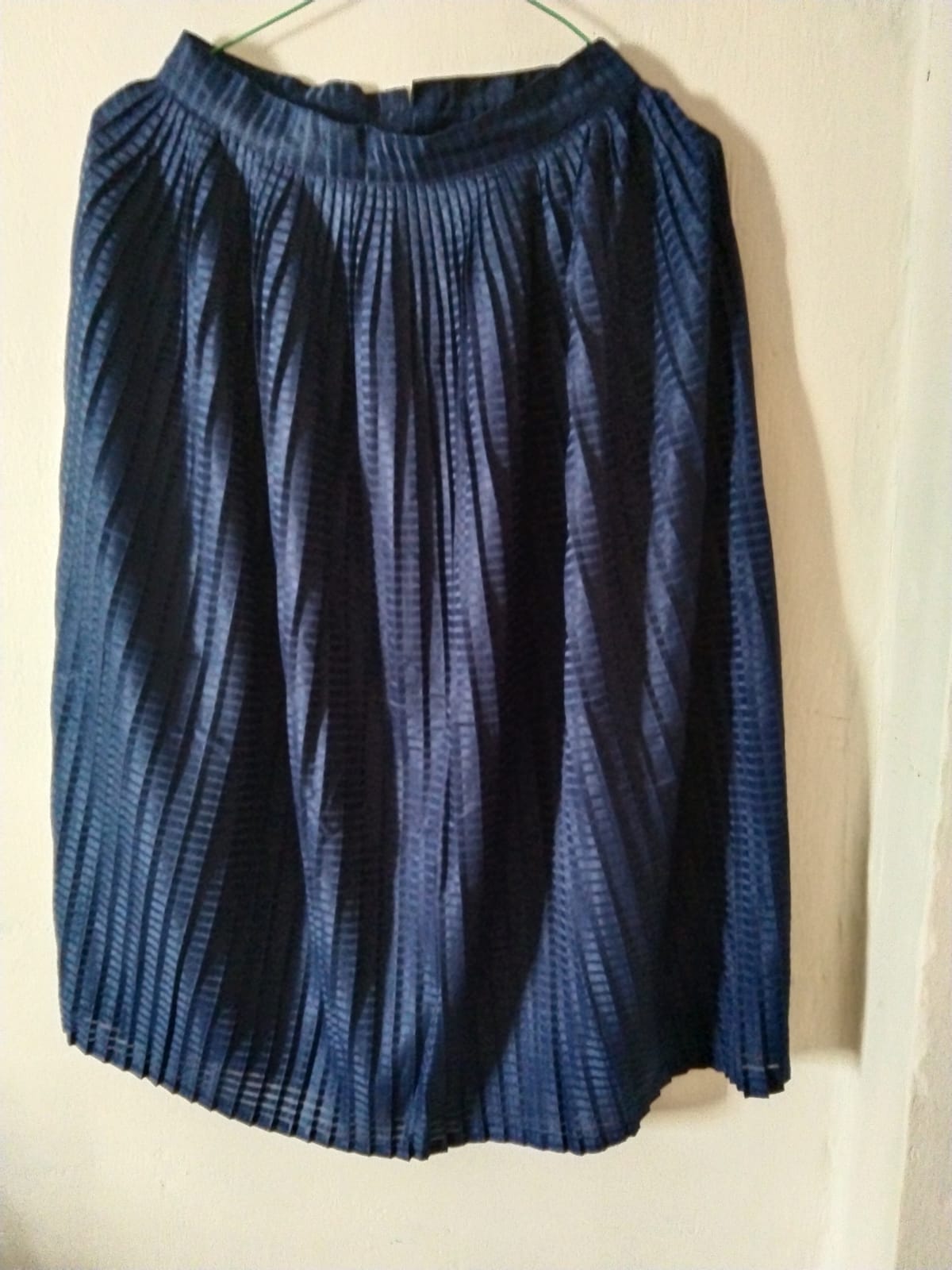 Chic Navy Pleated Skirt