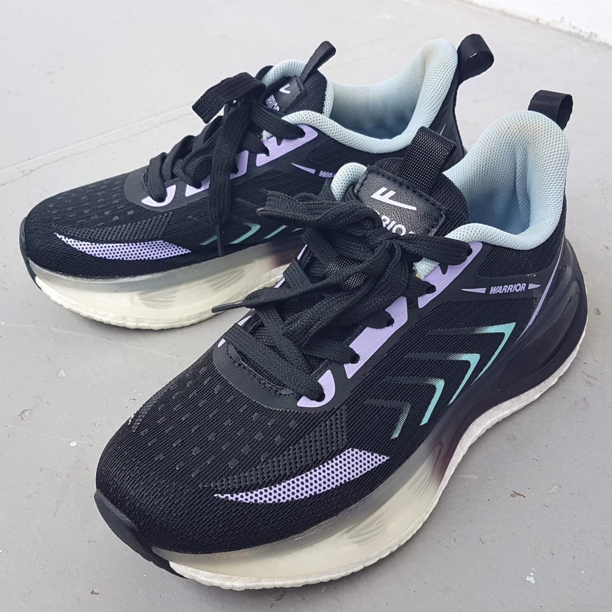 WARRIOR Original WARRIOR Sneakers, Cool Black Shoes with Luminous Accents, Cosmopolitan, US 5, UK 3, EU 36, CN 22.5, Sleek Relaxed Fit Design, Lightweight, Urban Style, Streetwise, Sophistication, Timeless Appeal, Everyday Shoes, Cult Street Fashion - Photo 4