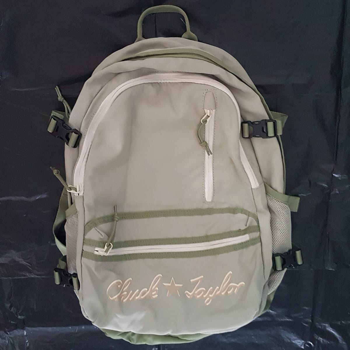 Retro CONVERSE Straight Edge Backpack USA, Chuck Taylor Model, Olive Green Rucksack, Cool Haversack, Tactical Bag, Urban Style, Cosmopolitan, Travel Pack, Continental, Sleek Design, Backpackers, Sophistication, Laptop Bag, Streetwise, Roadster