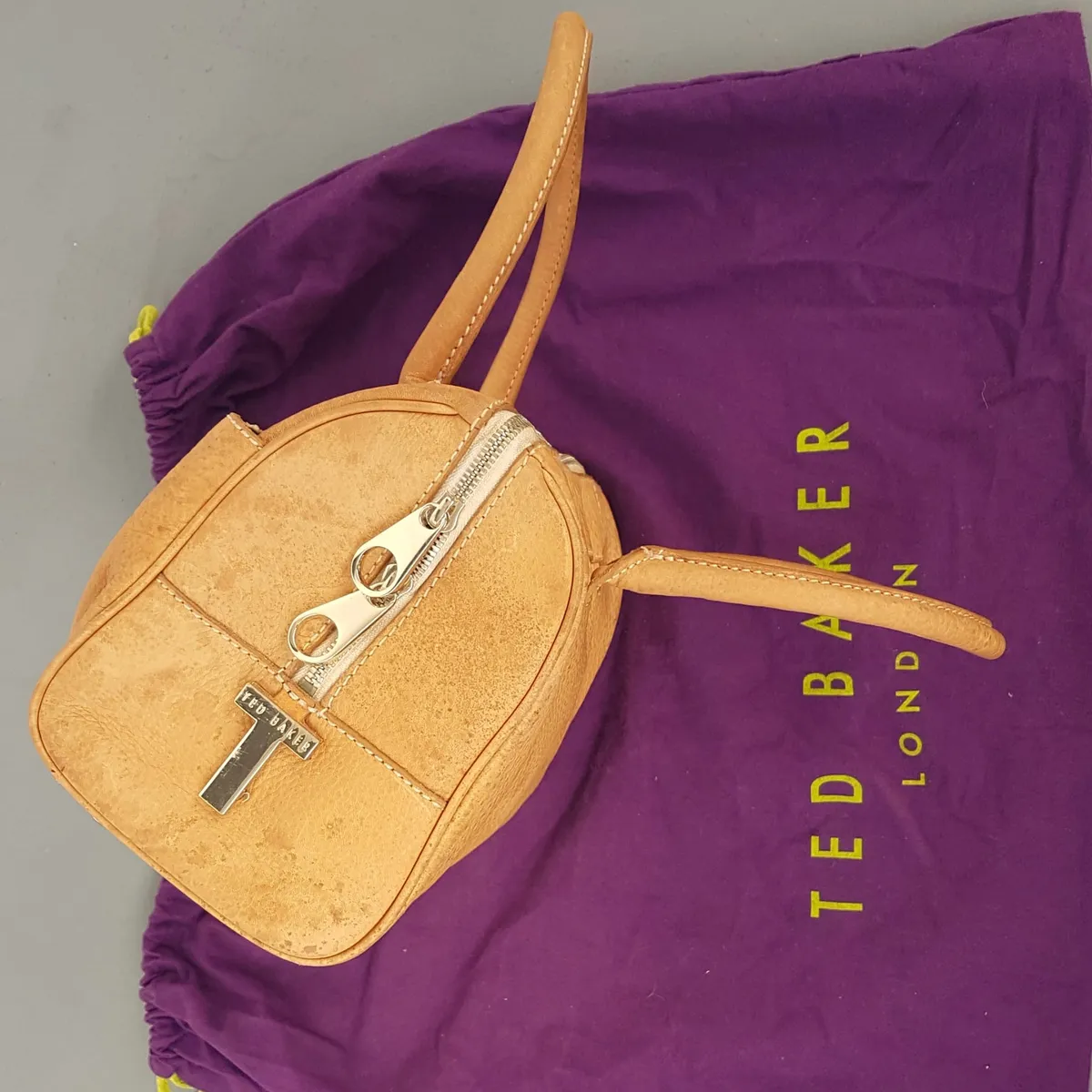 Ted Baker Original TED BAKER LONDON Bowler Bag, Tan Leather Handbag, Barrel Model, Cosmopolitan, Duffel, Dual Top Handle, Zip Closure, Haute Couture, Luxury Bag, Urban Style, Pop Culture, Sophistication, Timeless Appeal, Cult Street Fashion, Everyday Bag - Photo 6