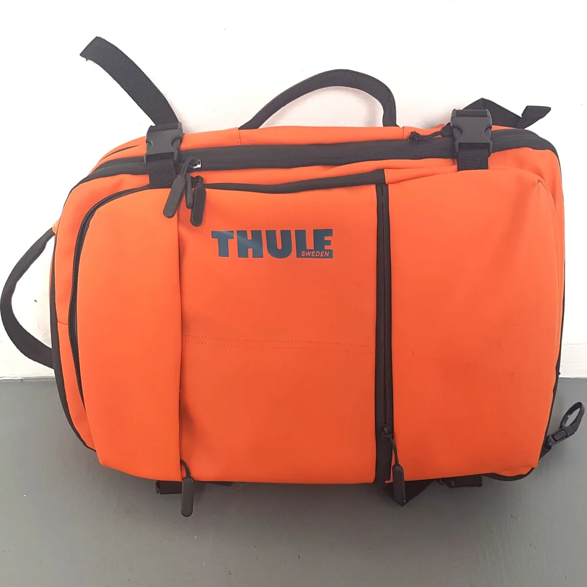 THULE from Sweden THULE Chasm Backpack, SWEDEN, Luxury 40L Haversack cum Duffel, 2 in 1 Design, Autumnal Orange Colorway, Durable Weather Resistant, Commute, Travel, Laptop Pack, Outdoor Gear, Dual Compression Buckles, Top & Side Handle, Sophistication, Cult Street Fashion - Photo 2