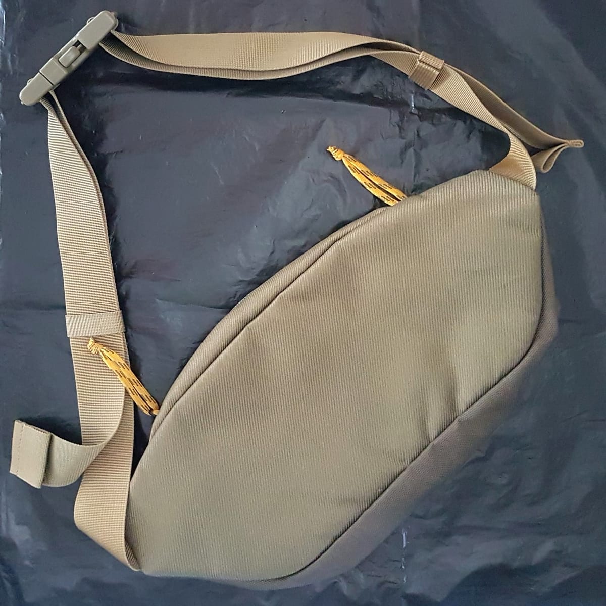 The North Face The NORTH FACE Waist Pouch, Cool Fanny Pack, Belt Bag, Original 2-Tone Olive Green Bag, Cosmopolitan, Berkeley Lumbar Travel Pack, Cross-Body Bag, Intricate Design, Sleek Model, Sophistication, Luxury Living, Pop Culture, Cult Street Fashion, Timeless Appeal - Photo 3