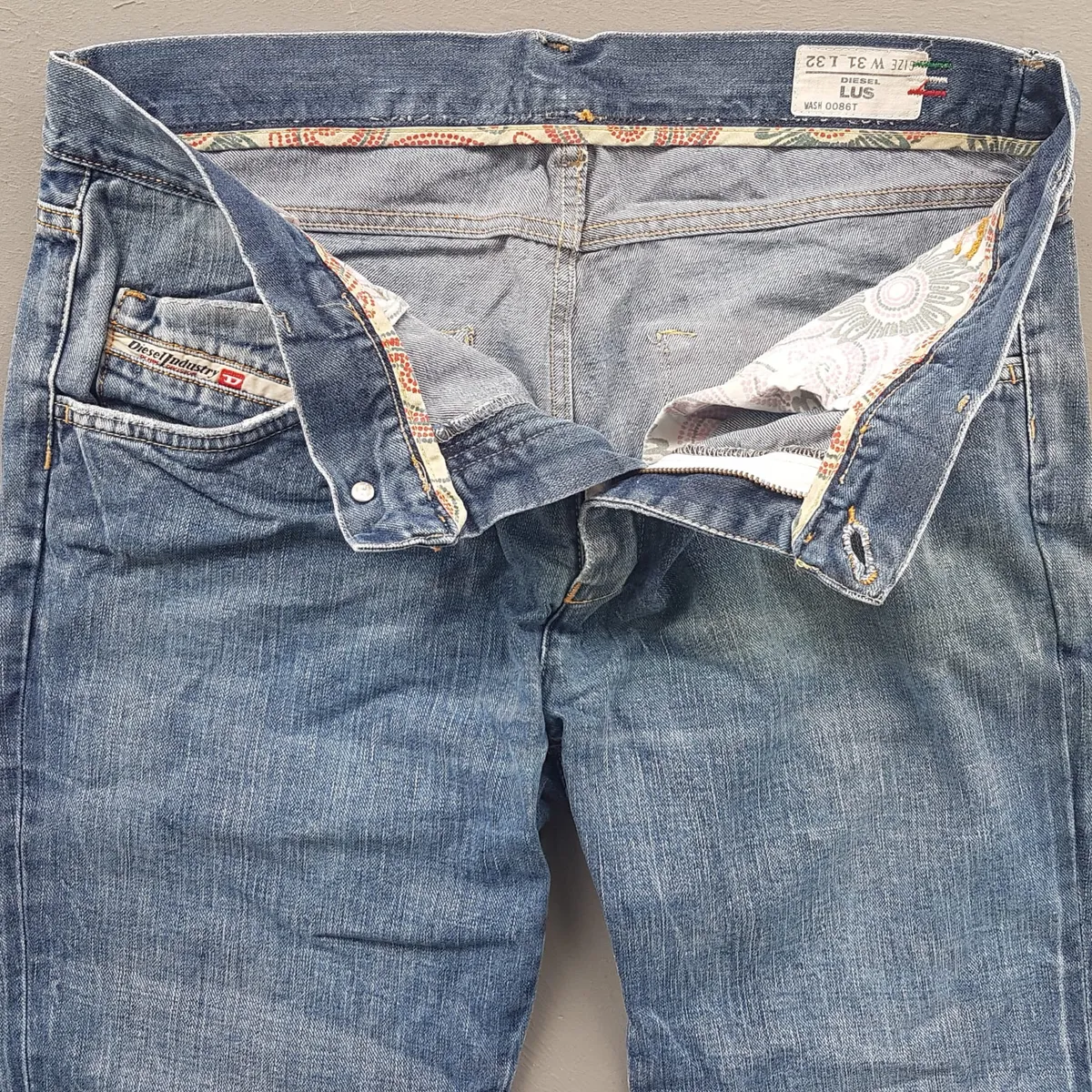 DIESEL Vintage Diesel Industry Denim Jeans, Original DIESEL Denim Shorts, Made in ITALY, Retro Selvedge Design, Cool W31 Bottoms, Cosmopolitan, Sophistication, Nostalgic Apparels, Timeless Appeal, Pop Culture, Hip Hop, Rock Star, Cult Street Fashion - Photo 4