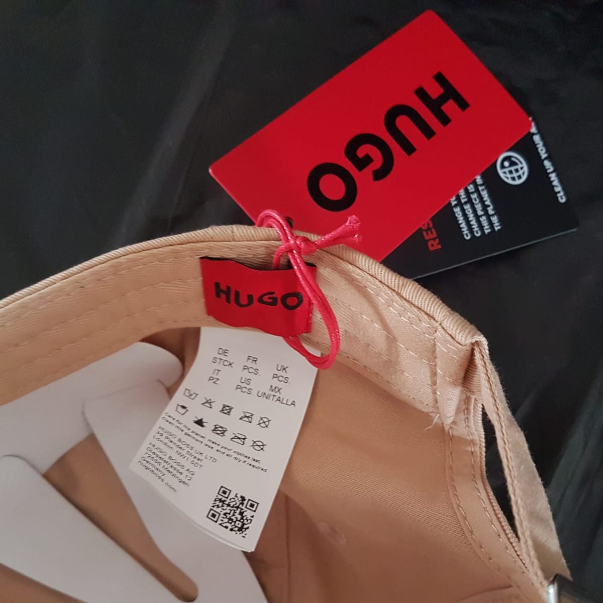 HUGO BOSS Original Hugo Boss Baseball Cap, HUGO Khaki Cap, Cosmopolitan, Luxury Living, Cool Jockey Cap, Continental, Haute Couture, New with Tag, Timeless Appeal, Urban Style, Cult Street Fashion, Pop Culture, Hip Hop, Rock Star, Summer Holidays - Photo 3