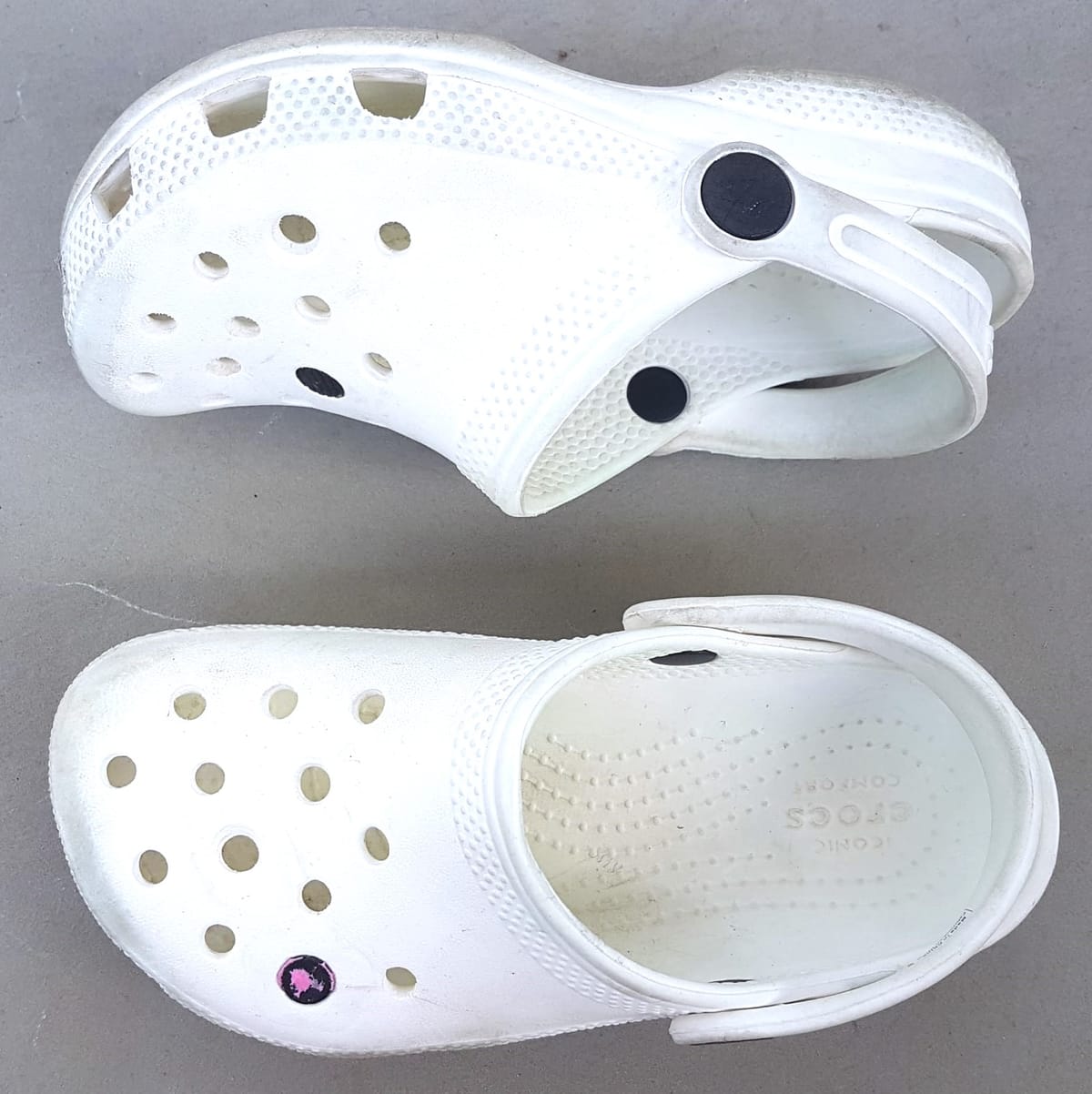 CROCS Original CROCS Clogs, Creamy White Model, Cosmopolitan, Children Size 11, Classic Crocs Clogs Sandals, Unique Designer Shoes, Sliders, Slip-on, Fun Footwear, Urban Style, Timeless Appeal, Cult Street Fashion, Pop Culture, Everyday Shoes - Photo 2
