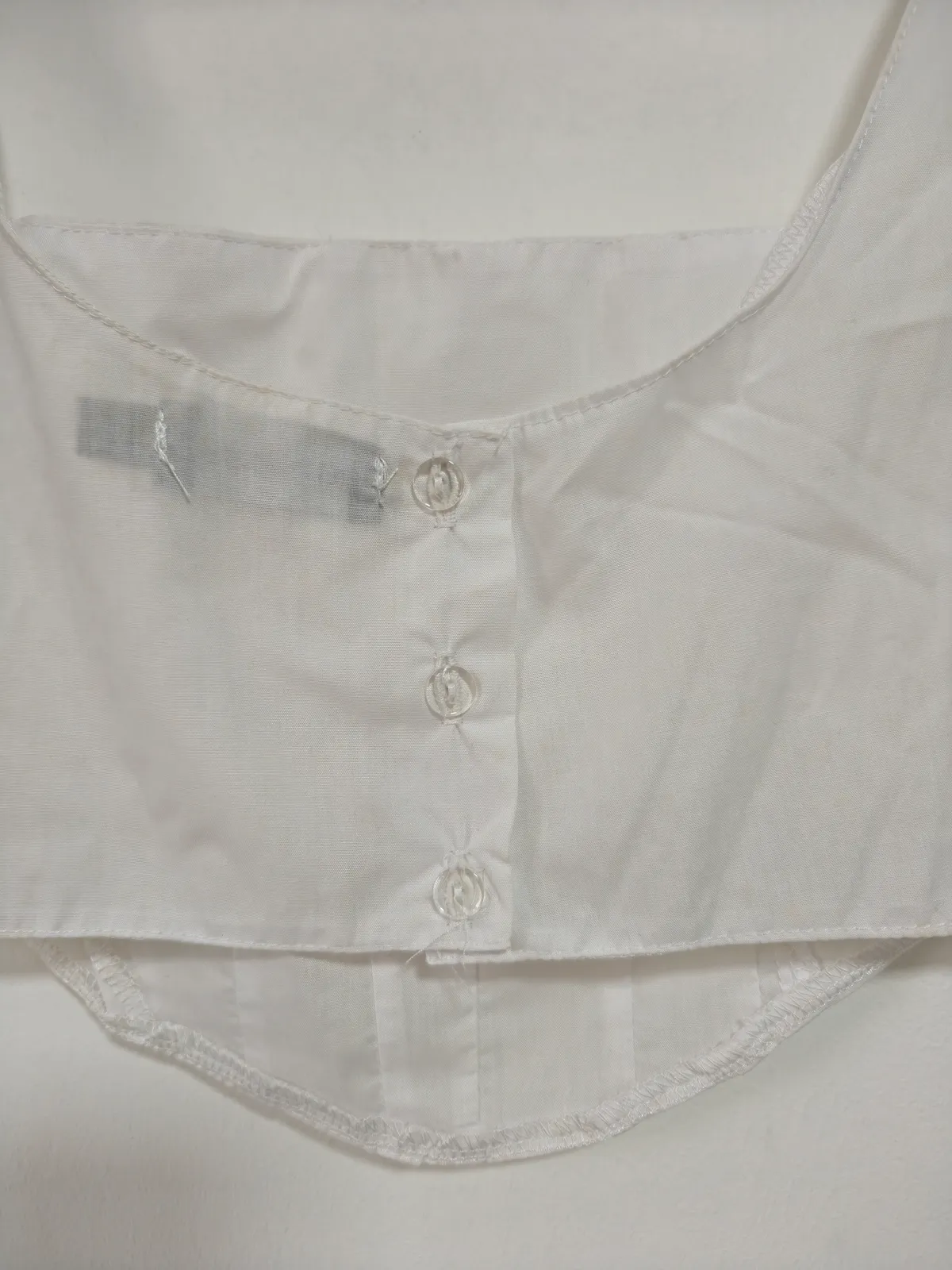 Prettylittlething Chic White Crop Top - Photo 4