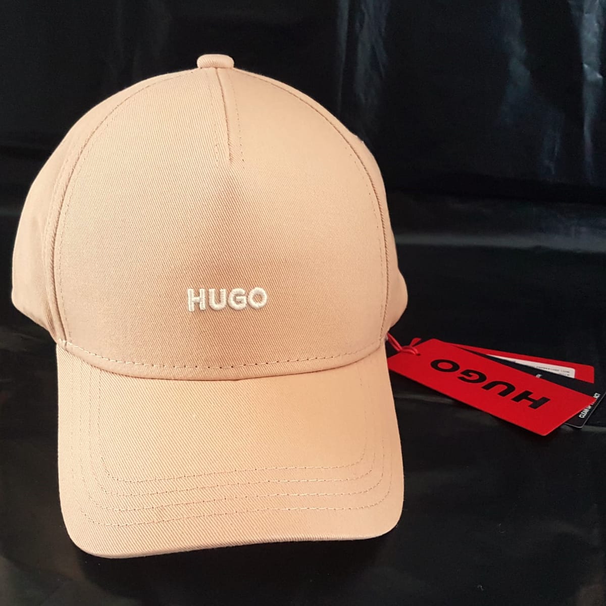 HUGO BOSS Original Hugo Boss Baseball Cap, HUGO Khaki Cap, Cosmopolitan, Luxury Living, Cool Jockey Cap, Continental, Haute Couture, New with Tag, Timeless Appeal, Urban Style, Cult Street Fashion, Pop Culture, Hip Hop, Rock Star, Summer Holidays - Photo 2