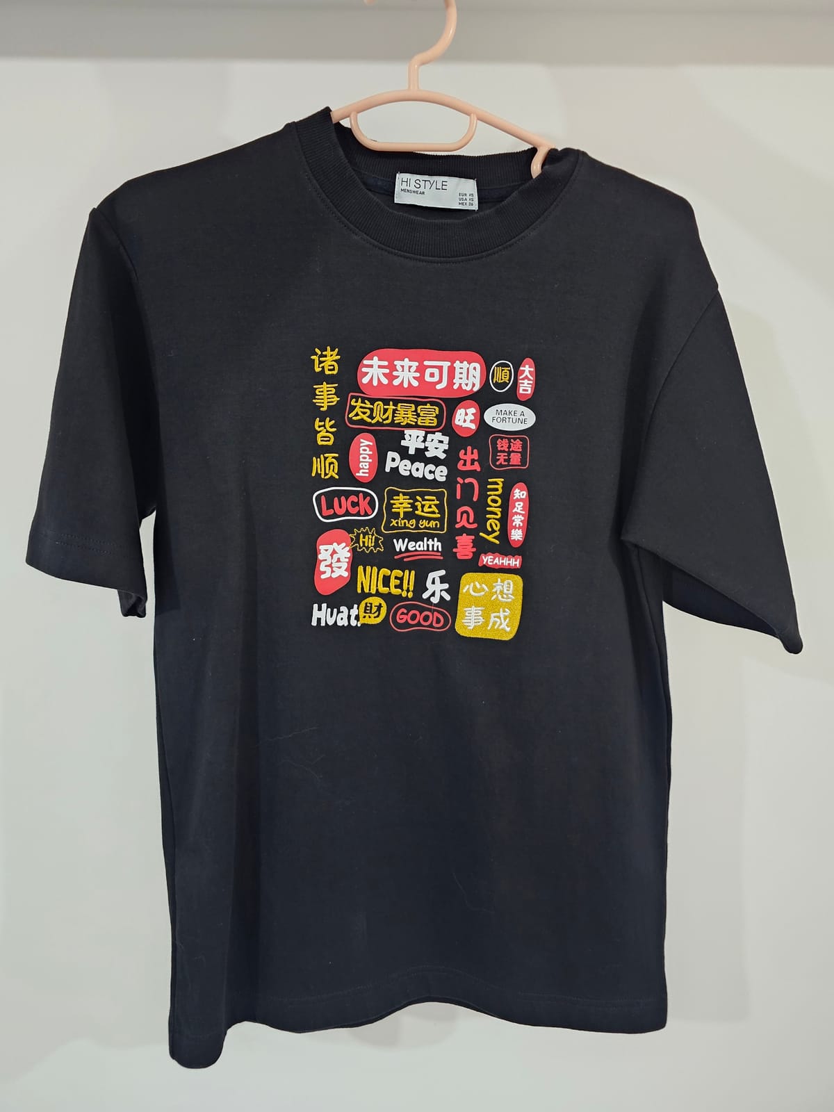 Hi-Style Cool Graphic Tee with Multilingual Vibes