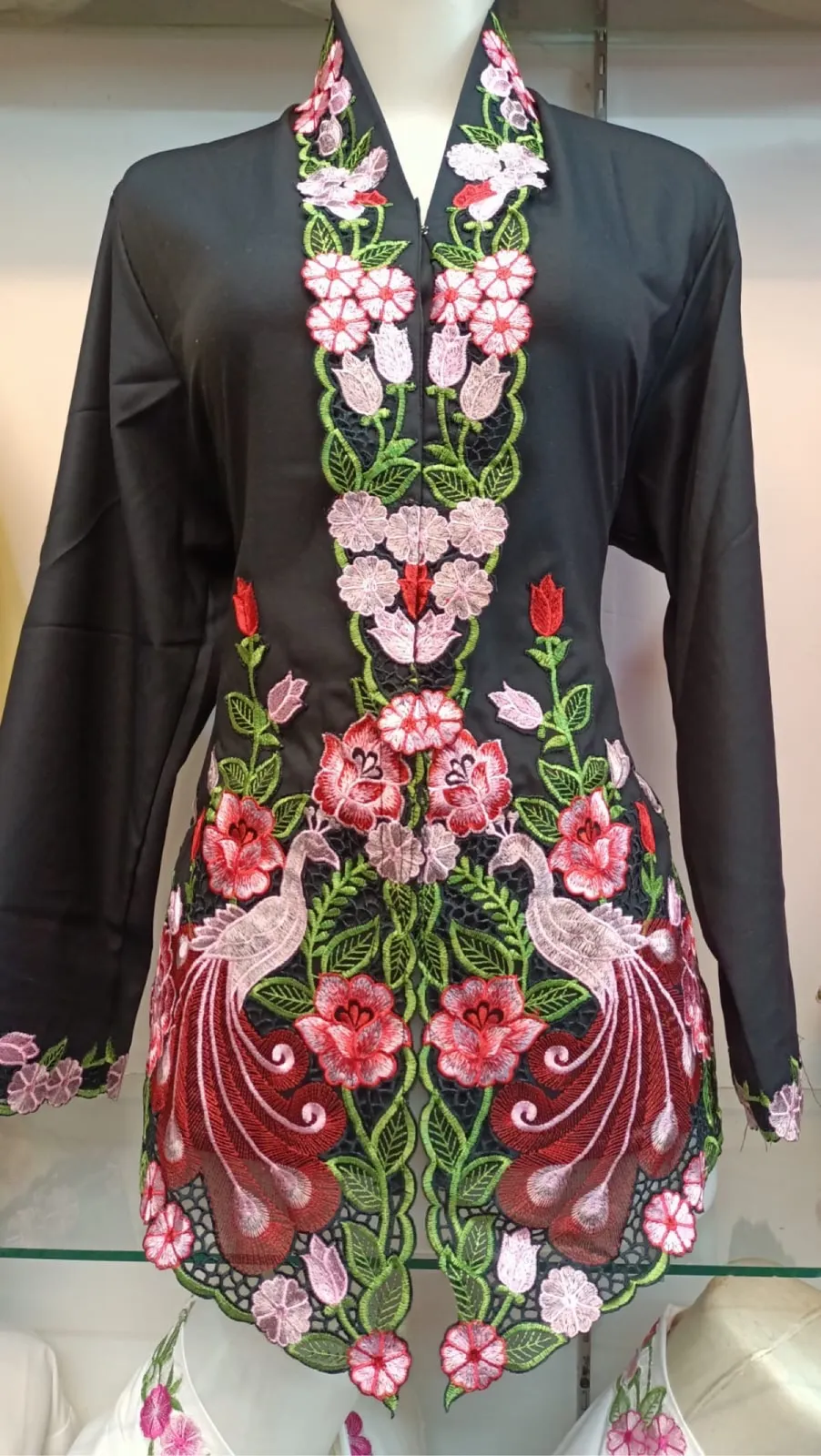 Kebaya Embroidered Peacock - Photo 10