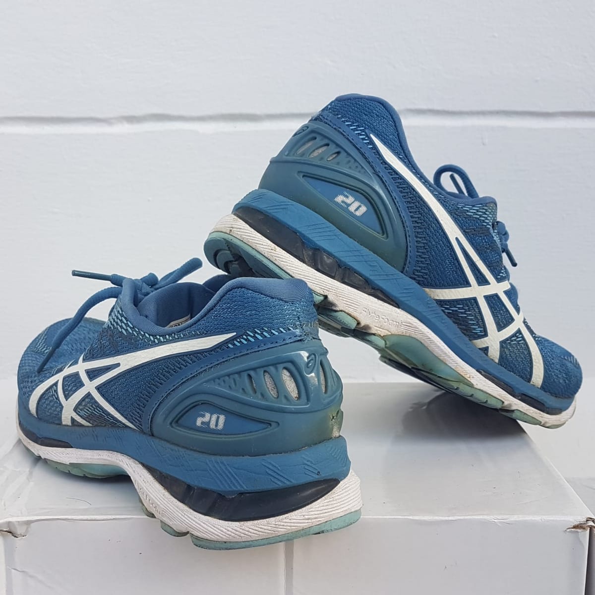 ASICS Original Asics Gel-Nimbus 20 Running Shoes, ASICS Designer Sneakers, JAPAN, Cosmopolitan, Roadster, Size US 6.5, EUR 37.5, CM 23.5, Sleek Blue & White Design, Streetwise, Sophistication, Urban Style, Pop Culture, Cult Street Fashion - Photo 3