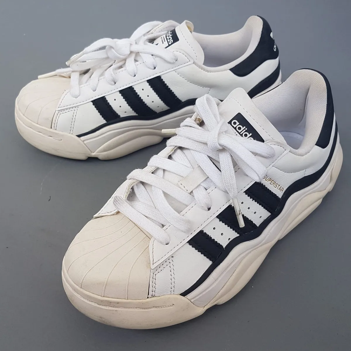 Adidas Original Adidas Superstar Millencon White & Black Chunky Sneakers, Leather Shoes, Cosmopolitan, US 5, UK 3.5, EUR 36, Signature White Shell Toe, Sophistication, Streetwise, Pop Culture, Hip Hop, Rock Star, Roadster, Cult Street Fashion, Everyday Shoes - Photo 3