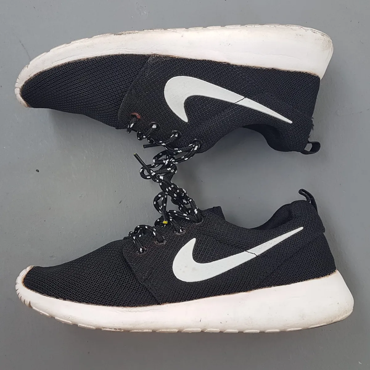 Nike Original NIKE Running Shoes, Roshe One Model, US 7, UK 6, EUR 39, CM 25, Cool Black & White Sneakers, Cosmopolitan, Sleek Patterned Laces, Timeless Appeal, Sophistication, Streetwise, Pop Culture, Hip Hop, Rock Star, Cult Street Fashion, Roadster - Photo 9