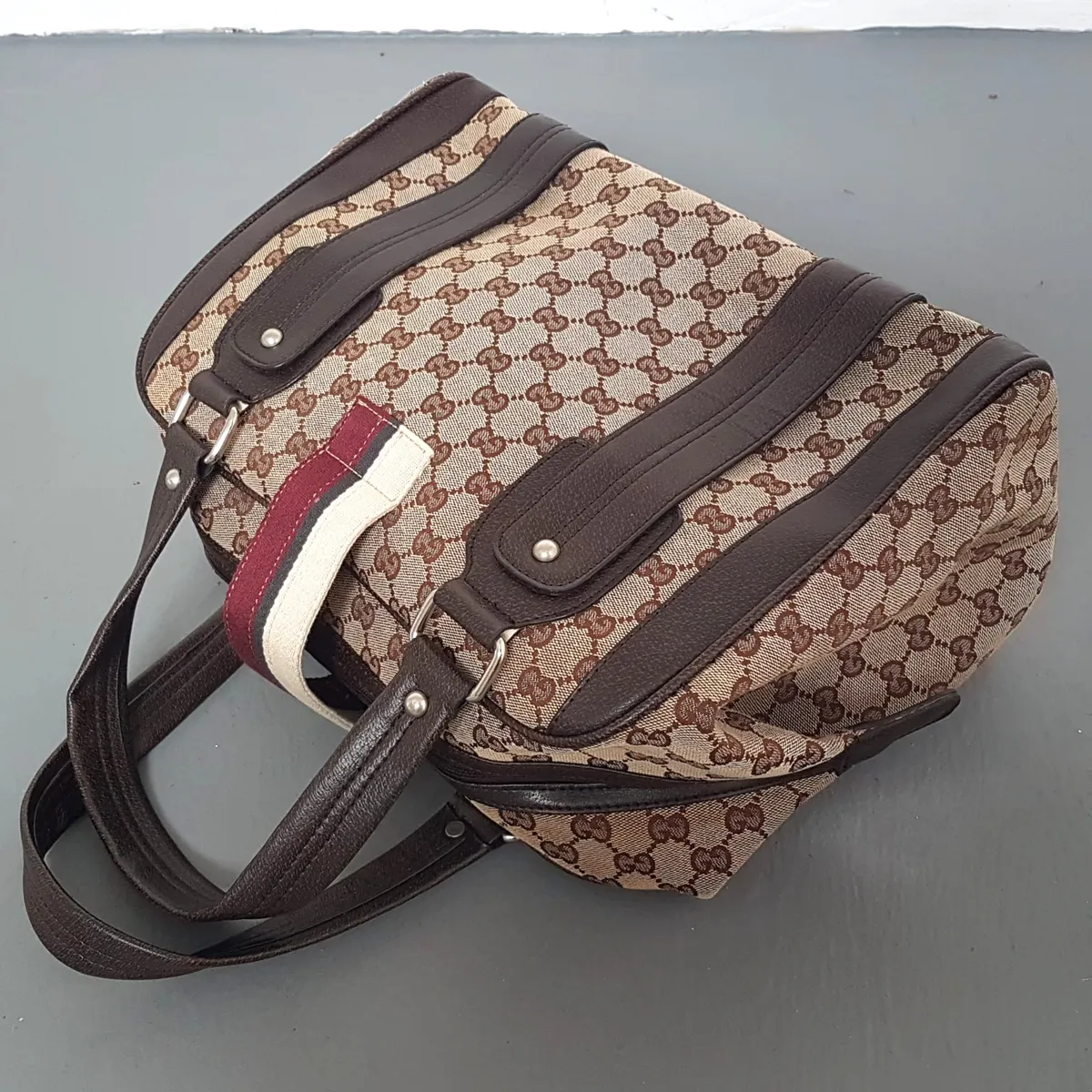 Gucci Retro GUCCI Aviatrix Boston Bag, ITALY, Gucci GG Monogram, Brown & Beige, Gucci Crest Enclosure, Cosmopolitan, Tote, Duffle, Haute Couture, Luxury Bag, Urban Style, Pop Culture, Sophistication, Timeless Appeal, Cult Street Fashion, Everyday Handbag, - Photo 5