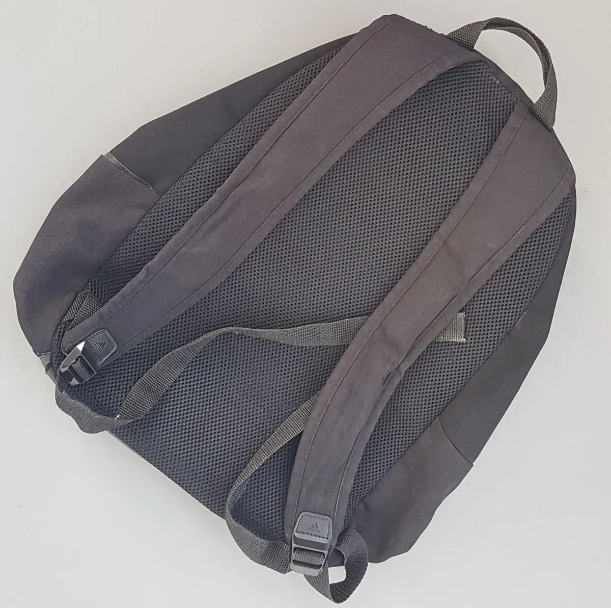 Adidas Classic ADIDAS Backpack, Cool Black Haversack, Iconic 3 Stripes Logo, Original Adidas Rucksack, Cosmopolitan, Cool Carrier, Urban Style, Travel Pack, Backpacker, Sophistication, Streetwise, Outdoor Gear, Cult Street Fashion, Timeless Appeal - Photo 8