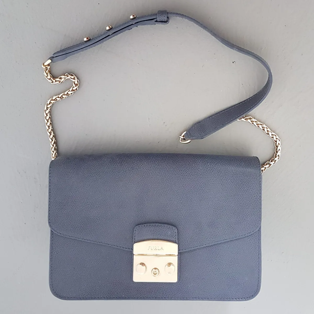 FURLA Original Furla Designer Bag, Metropolis Leather Shoulder Bag, Mini Crossbody, Cool Avio Scuro / Slate Grey-Blue, Cosmopolitan, Haute Couture, Luxury Bag, Urban Style, Pop Culture, Sophistication, Timeless Appeal, Cult Street Fashion, Everyday Bag, Made in ITALY - Photo 7