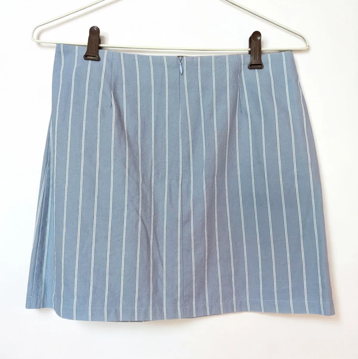 Playdress Playdress Light Blue White Striped Pocket Zip Short Skirt Bottom (Size L) - Photo 2