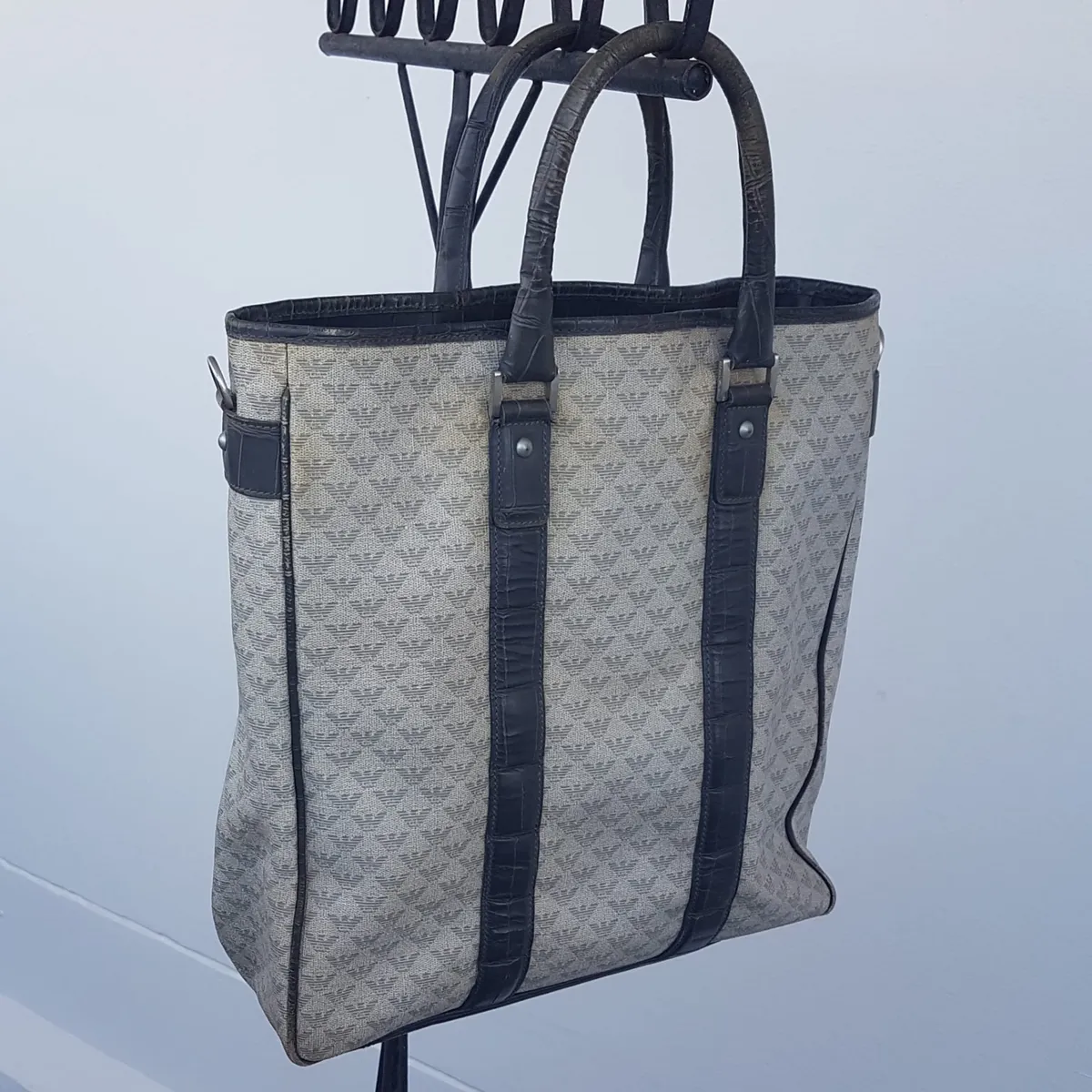 Armani Retro Emporio Armani Tote Bag, Made in ITALY, Armani Monogram, Cool Gray Handbag, Chic Messenger, Luxury Living, Shoulder Sling, Cosmopolitan, Duffel, Spacious Carrier, Urban Style, Haute Couture, Designer Hand Carry, Everyday Bag - Photo 9