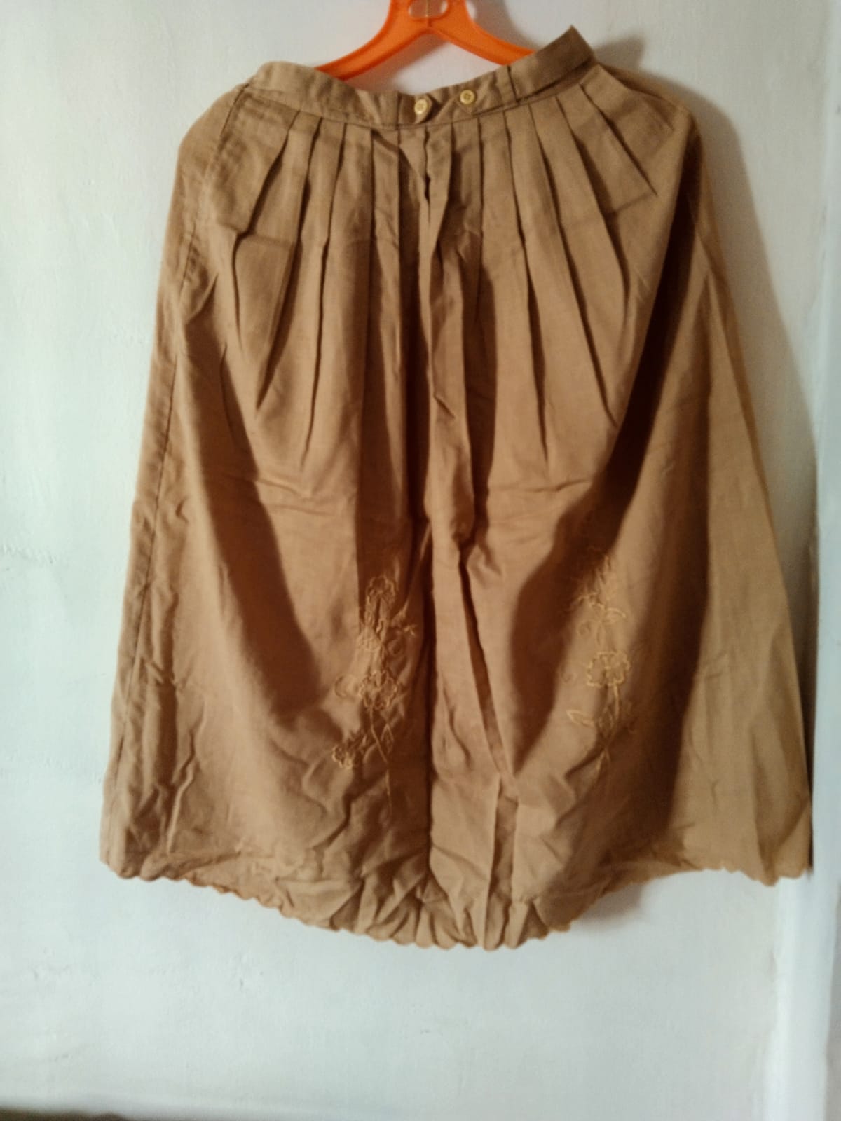 Vintage Beige Pleated Midi Skirt