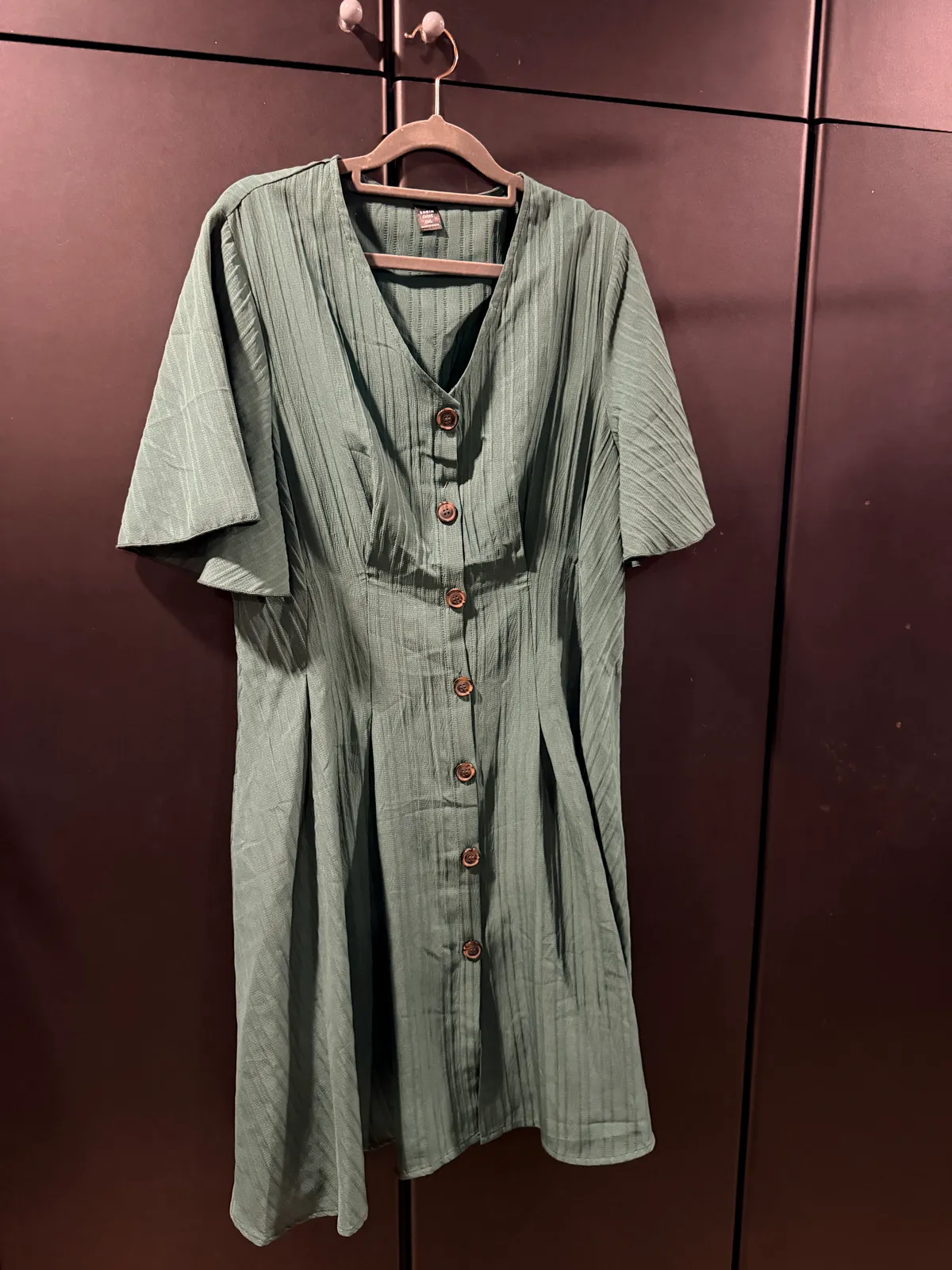Chic Green Button-Down Midi Dress