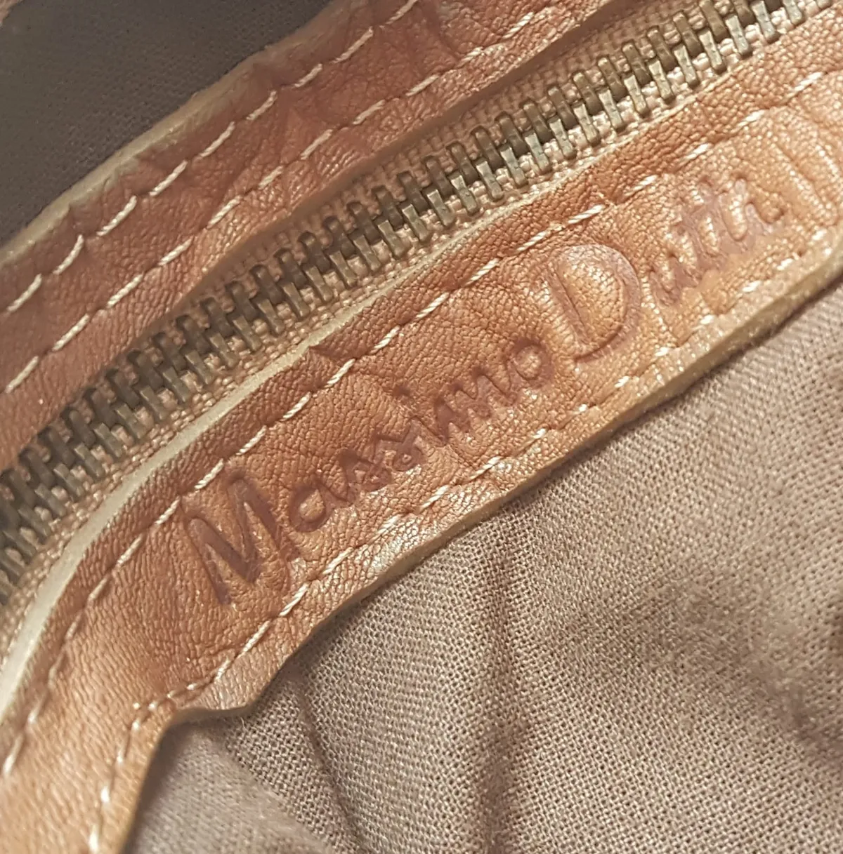 Massimo Dutti  Original Massimo Dutti Tote Bag, Peach-Tone Brown Leather Bag, Double Shoulder Straps, Distinctive Buckle Accents, Decorative Tassel Charm, Luxury Shoulder Bag, Duffel, Hand Carry, Cosmopolitan, Spacious Handbag, Sophistication, Everyday Bag - Photo 8
