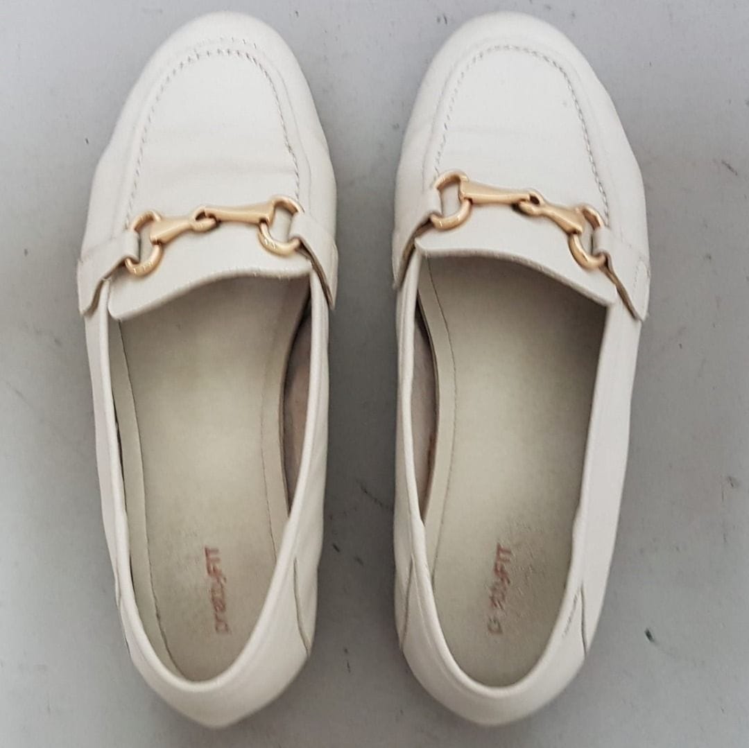 Timeless Off-White Leather Loafers (Size 40) - Photo 3