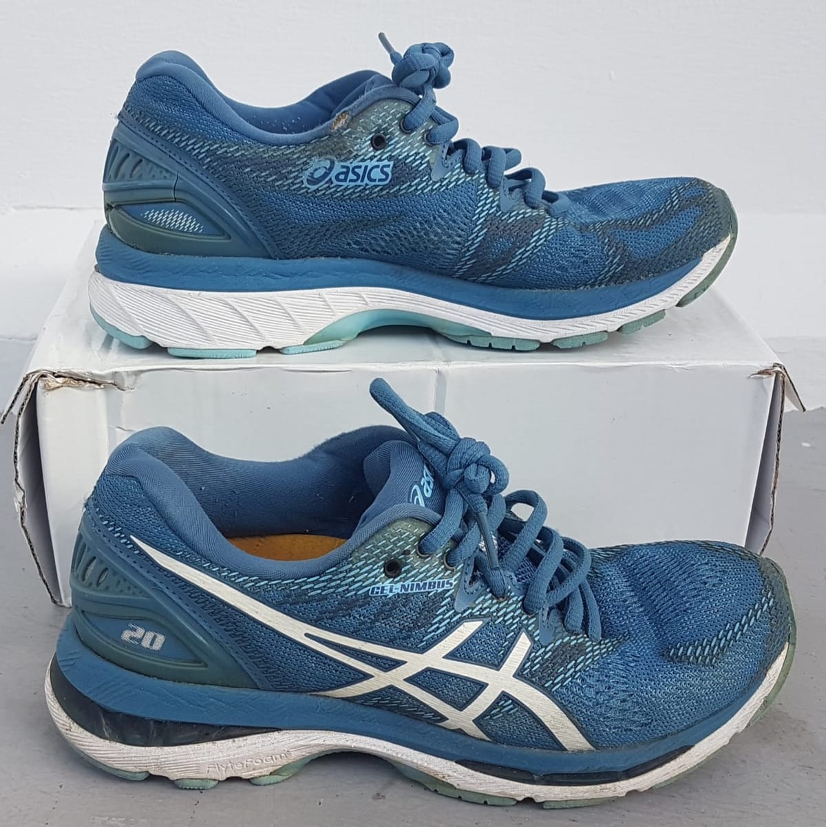 Original Asics Gel-Nimbus 20 Running Shoes, ASICS Designer Sneakers, JAPAN, Cosmopolitan, Roadster, Size US 6.5, EUR 37.5, CM 23.5, Sleek Blue & White Design, Streetwise, Sophistication, Urban Style, Pop Culture, Cult Street Fashion