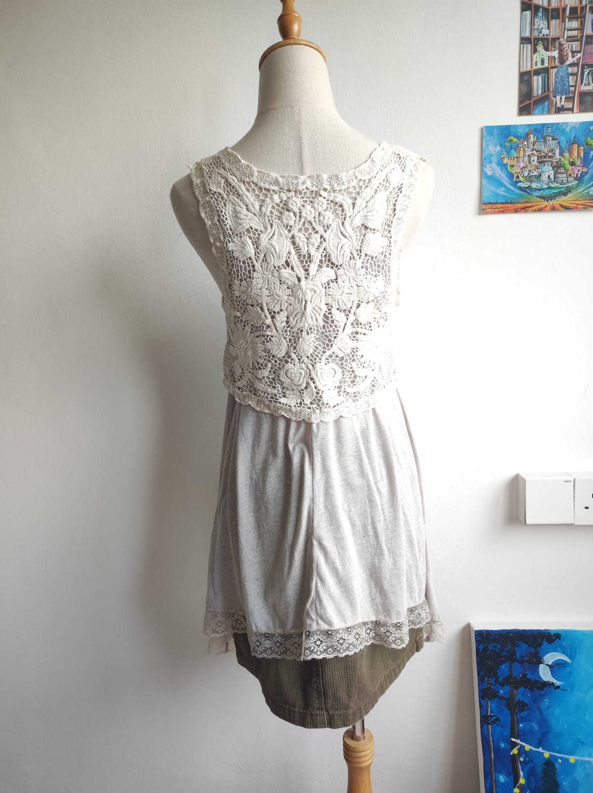 Vintage Lace Cropped Vest - Photo 2