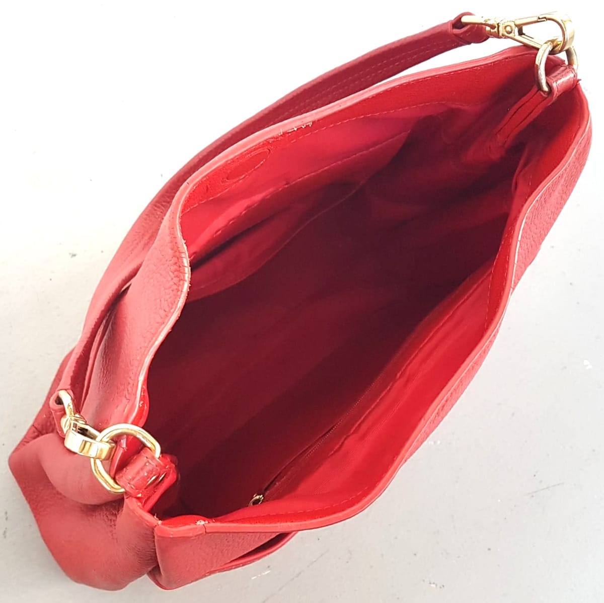 Tocco Toscano Original TOCCO TOSCANO Tote Bag, Duffel Bag, Cosmopolitan, Cool RED Leather Bag, Sleek Designer Handbag, Toscano from ITALY, Shoulder Sling, Sophistication, Luxury Lifestyle, Urban Style, Pop Culture, Cult Street Fashion, Timeless Appeal - Photo 8