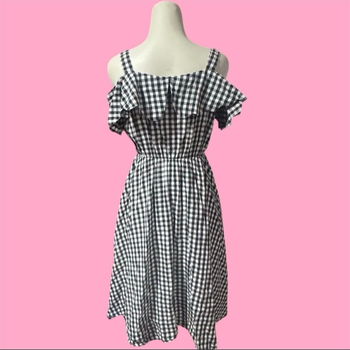 Chic Black & White Gingham Midi Dress - Photo 3