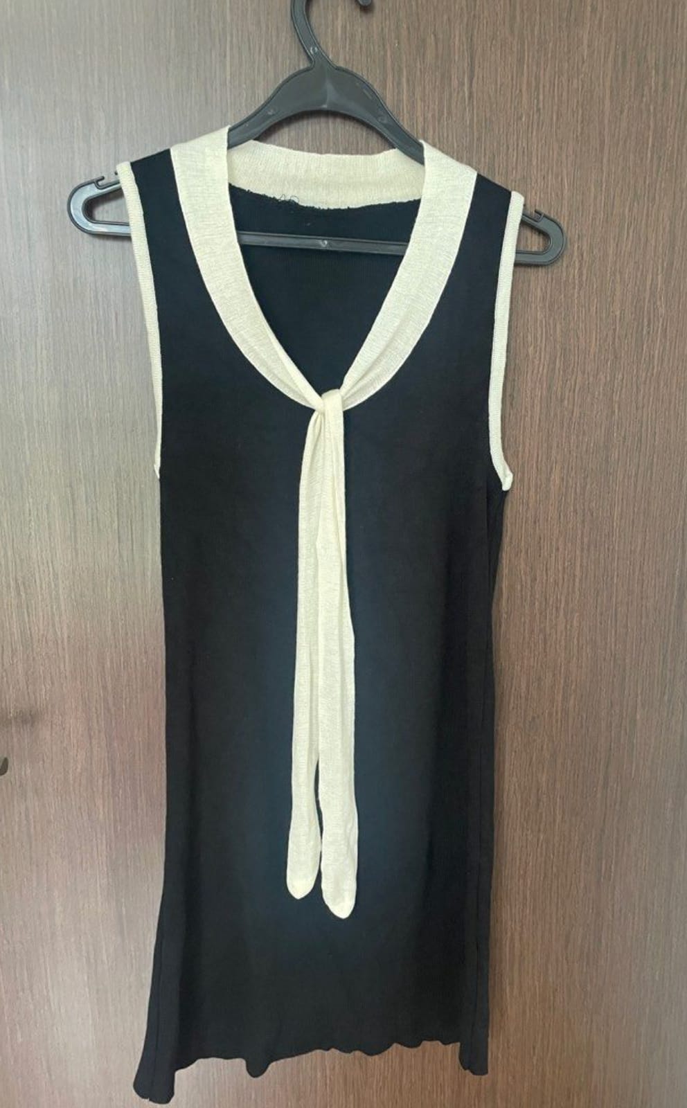 Chic Black Sleeveless Knit Dress