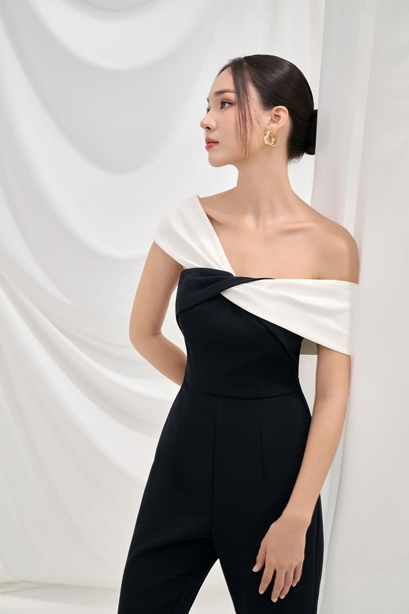 Chello Chello Gabrielle Padded Twist Bust Jumpsuit in Classic Black with White - Photo 4