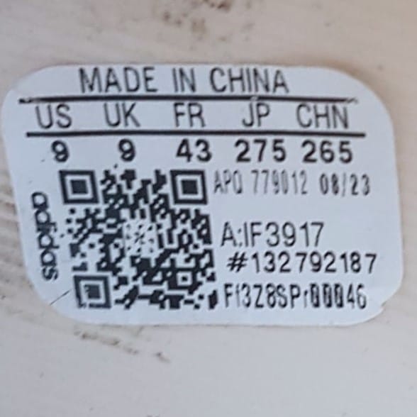 Adidas Adilette CLOG, Adidas Supernova Sneakers, Cool Slip-On, UK 9, EU 43, Beige Shoes, Sliders, Sleek Designer Shoes, Eye-Catching, Cosmopolitan, Sophistication, Urban Style, Timeless Appeal, Pop Culture, Summer Holiday, Streetwise, Luxury Lifestyle - Photo 7