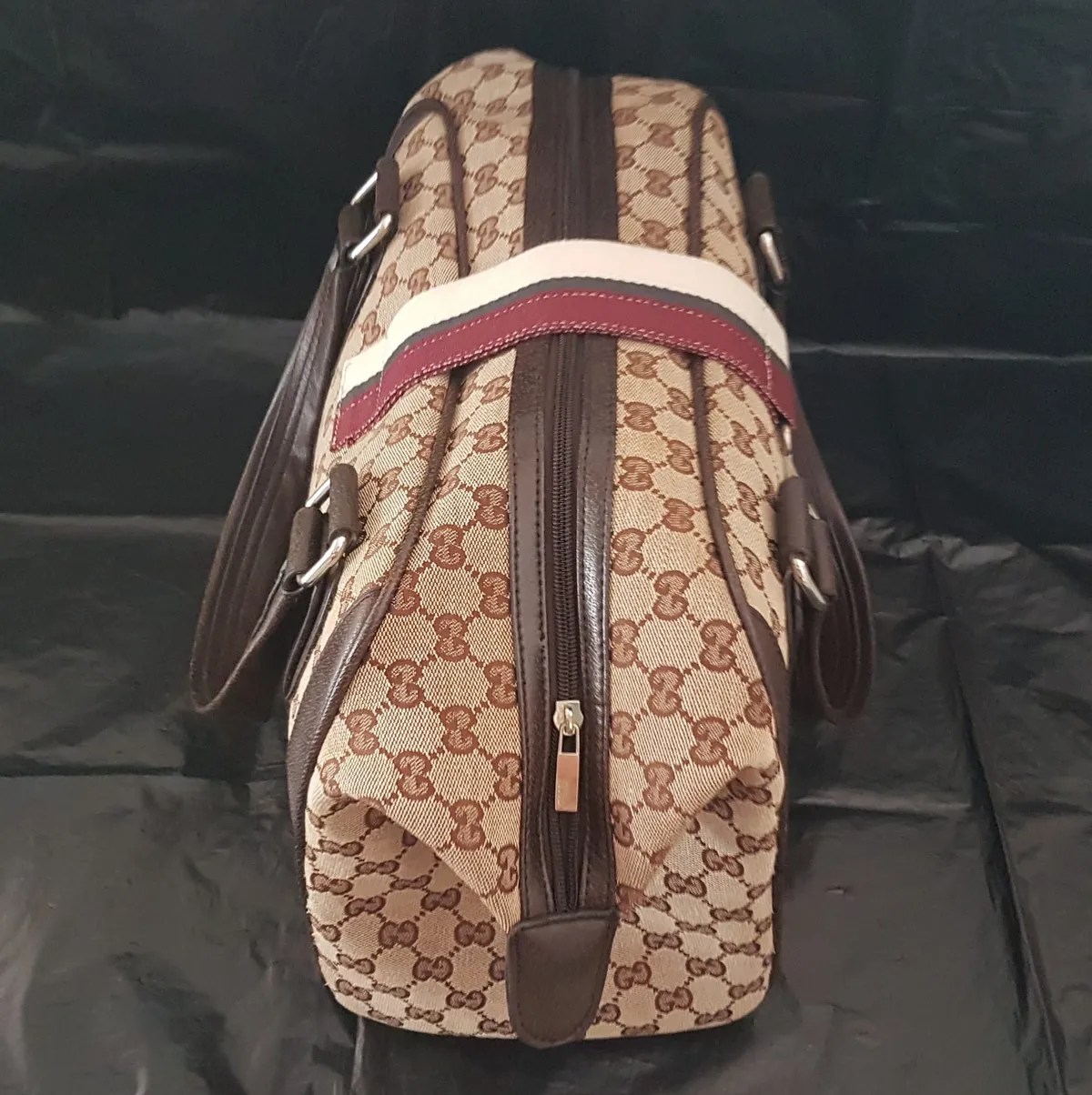 Gucci Retro GUCCI Tote Bag, ITALY, Gucci GG Monogram, Brown & Beige, Distinctive Gucci Crest Enclosure, Cosmopolitan, Duffle, Boston Bag, Luxury Living, Everyday Handbag, Urban Style, Sophistication, Timeless Appeal, Cult Street Fashion - Photo 9