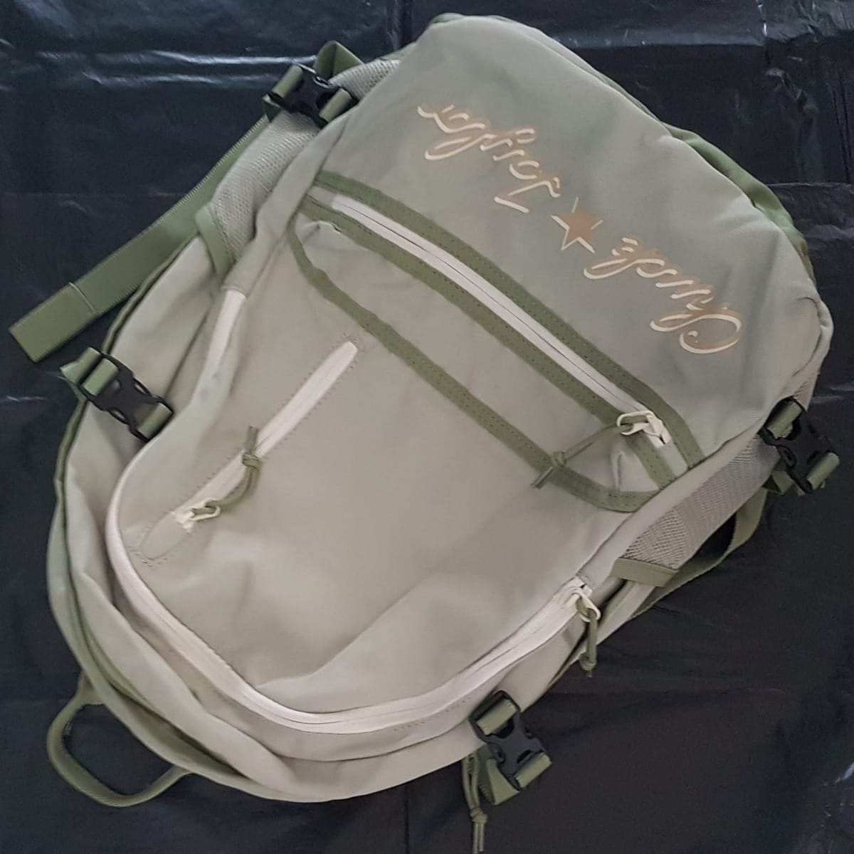CONVERSE Retro CONVERSE Straight Edge Backpack USA, Chuck Taylor Model, Olive Green Rucksack, Cool Haversack, Tactical Bag, Urban Style, Cosmopolitan, Travel Pack, Continental, Sleek Design, Backpackers, Sophistication, Laptop Bag, Streetwise, Roadster - Photo 4