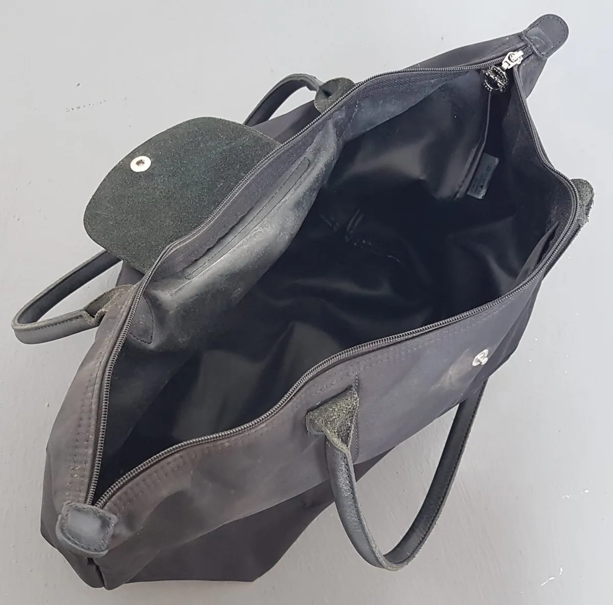 LONGCHAMP Original LONG CHAMP Tote Bag, Black Longchamp Le Pliage Nylon Handbag, Shoulder Straps, Snap-Flap Closure, Cosmopolitan, Haute Couture, Luxury Bag, Urban Style, Pop Culture, Sophistication, Streetwise, Your Everyday Bag - Photo 8