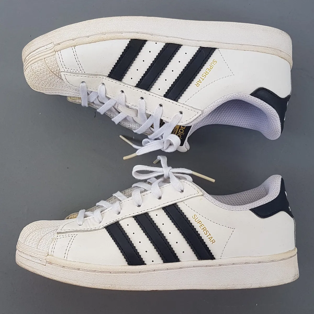 Adidas Original Adidas Superstar Sneakers, Black & White Leather Shoes, Cosmopolitan, US 3, UK 2.5, EUR 35, Signature White Shell Toe, Sophistication, Streetwise, Pop Culture, Hip Hop, Rock Star, Roadster, Cult Street Fashion, Timeless Appeal, Everyday Shoes - Photo 2