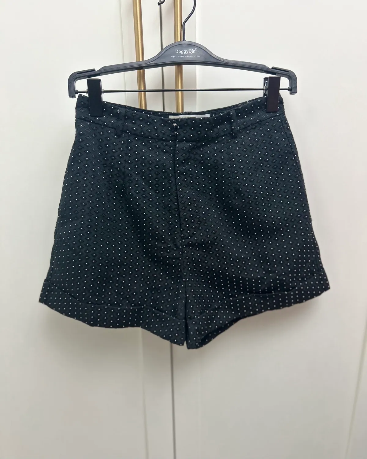 Love, Bonito Love, bonito dotted top