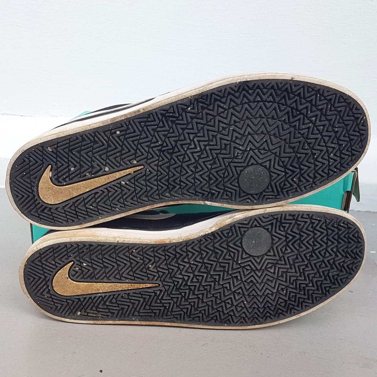Nike Original NIKE DUNK SB Check Sneakers, US 9.5, UK 8.5, EU 43, CM 27.5, Continental, Solar Soft Black Shoes, White NIKE Logo, Cosmopolitan, Sleek Design, Urban Style, Streetwise, Sophistication, Cult Street Fashion, Roadster, Stunt, Skate, Surf - Photo 8